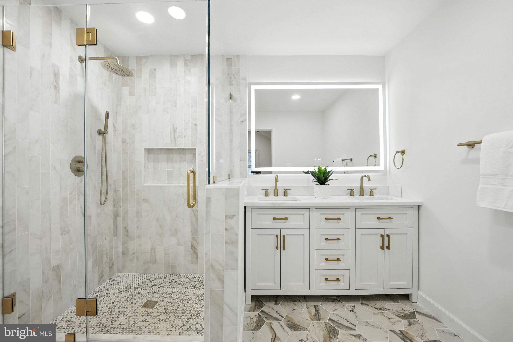 LYON VILLAGE - Residential