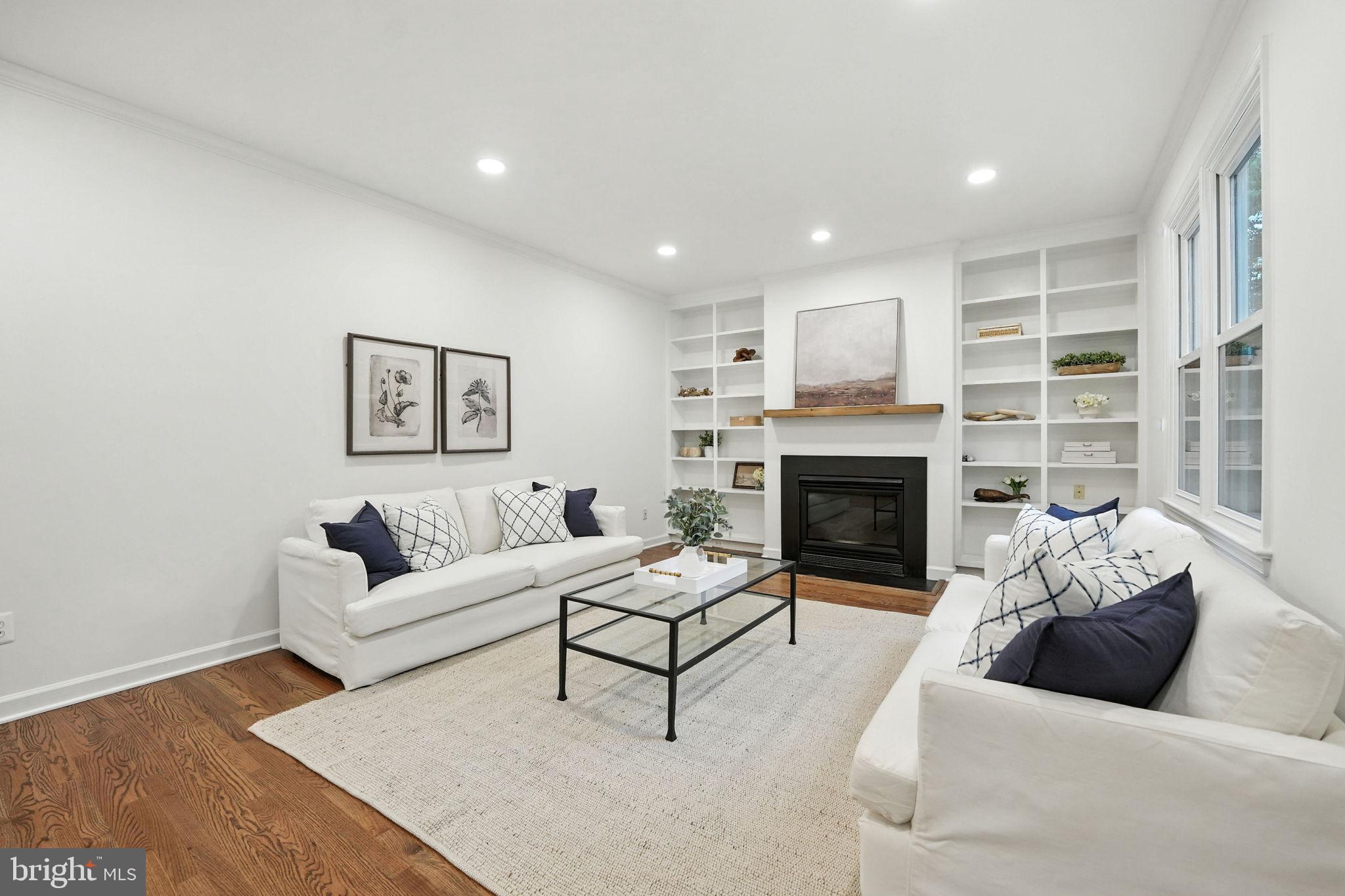 LYON VILLAGE - Residential