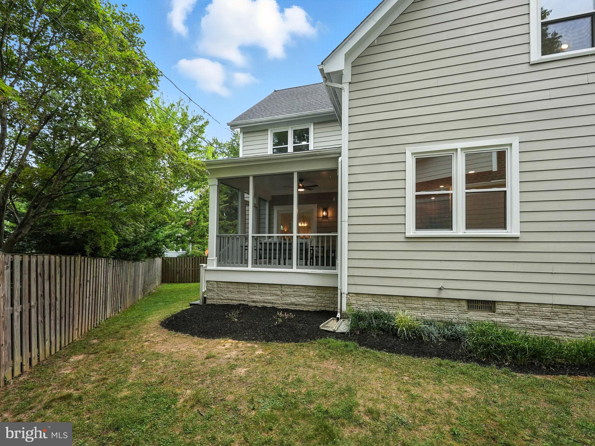 LYON VILLAGE - Residential