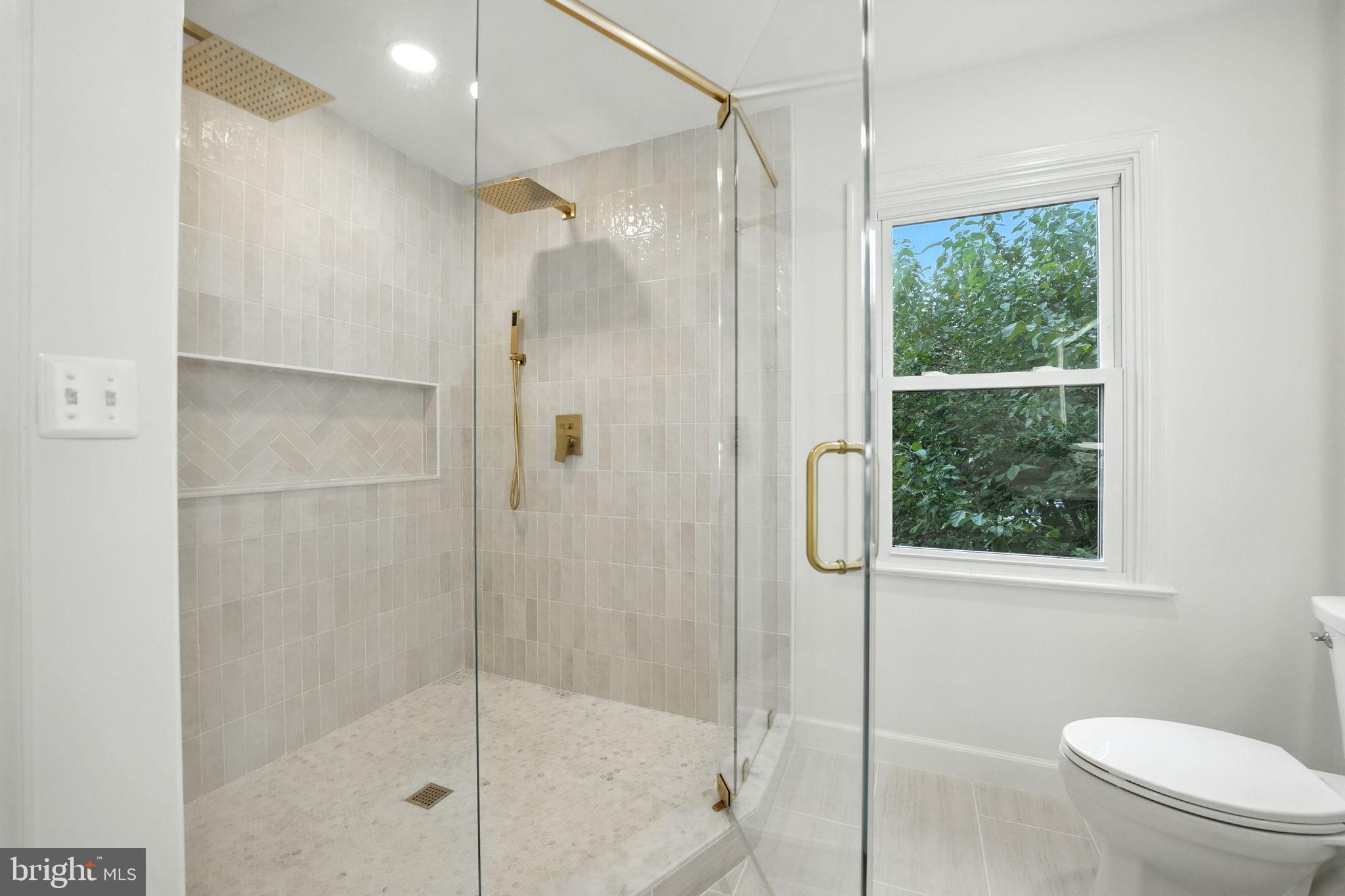 LYON VILLAGE - Residential