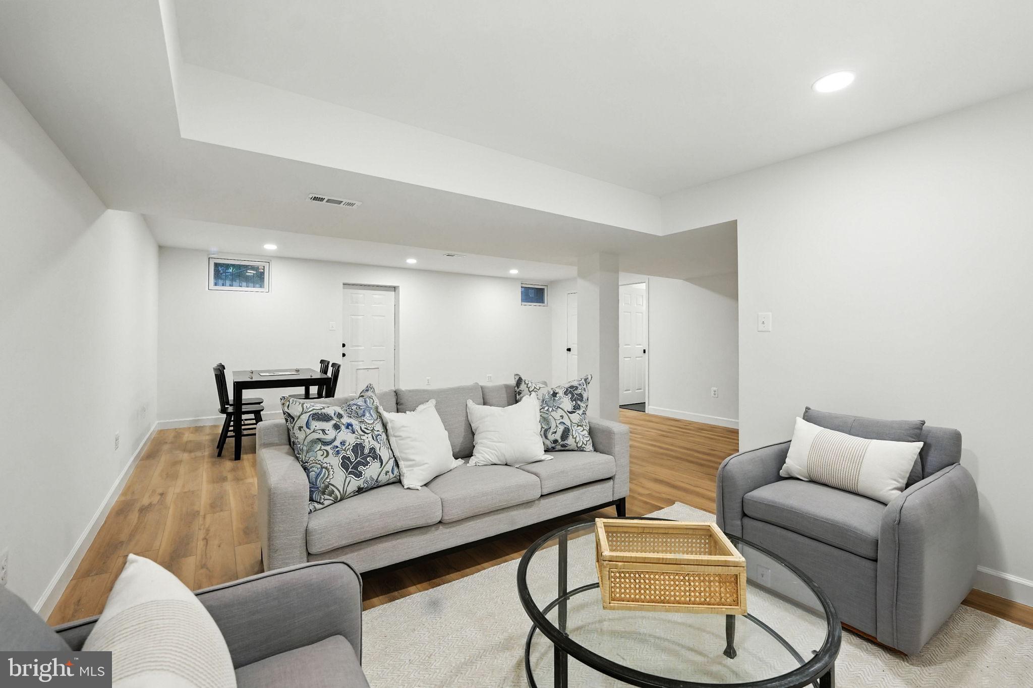 LYON VILLAGE - Residential