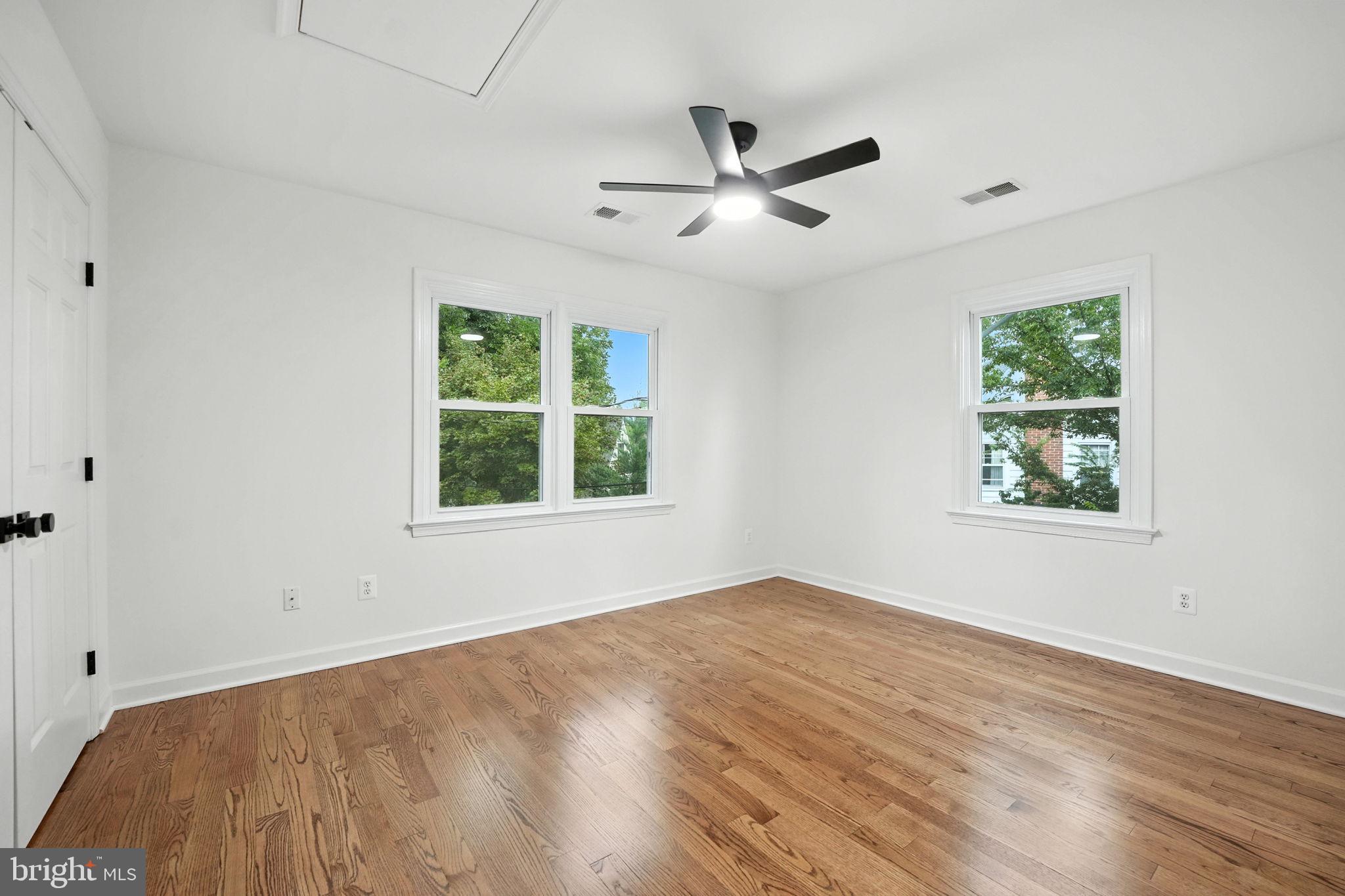 LYON VILLAGE - Residential