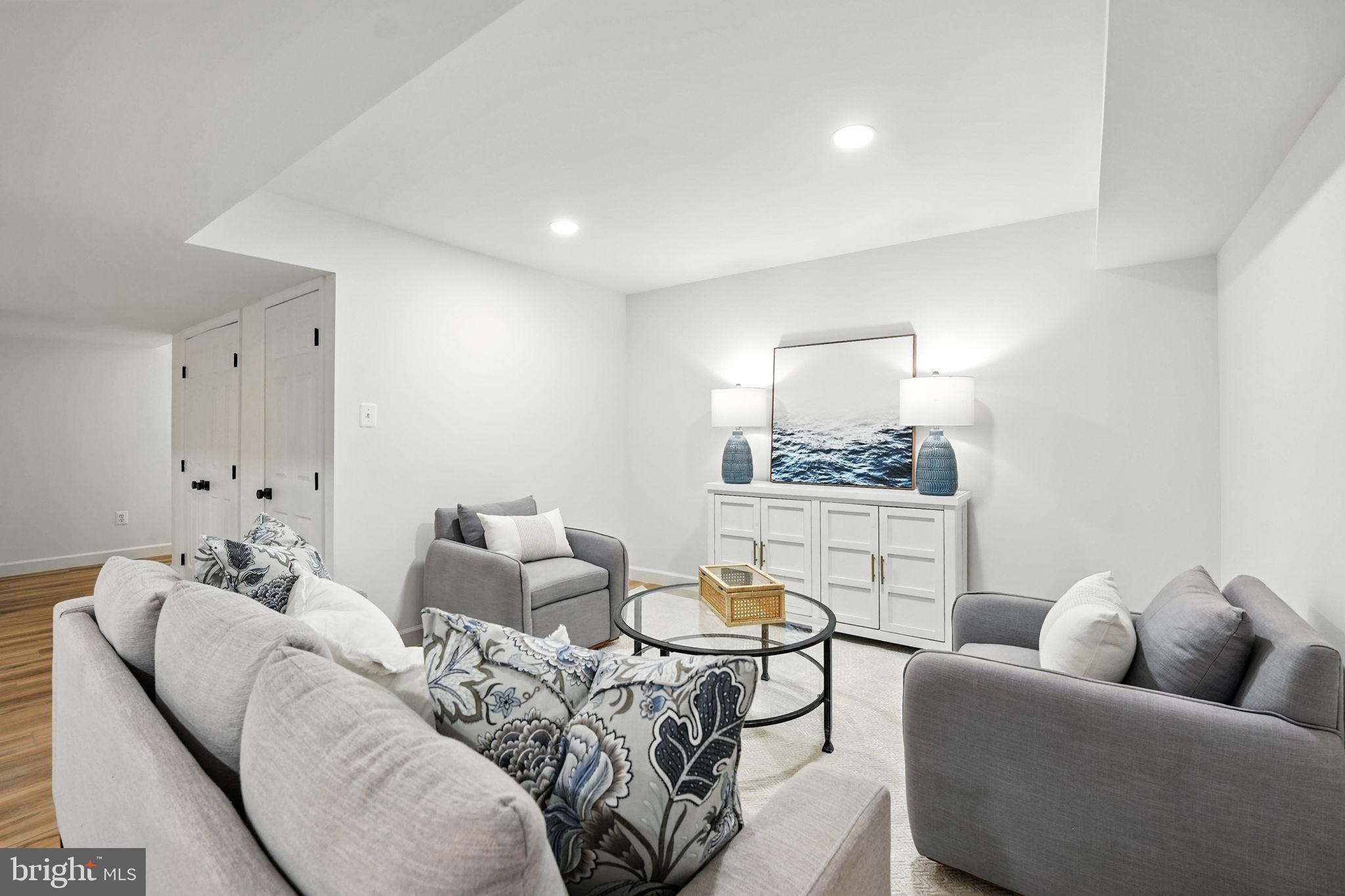 LYON VILLAGE - Residential