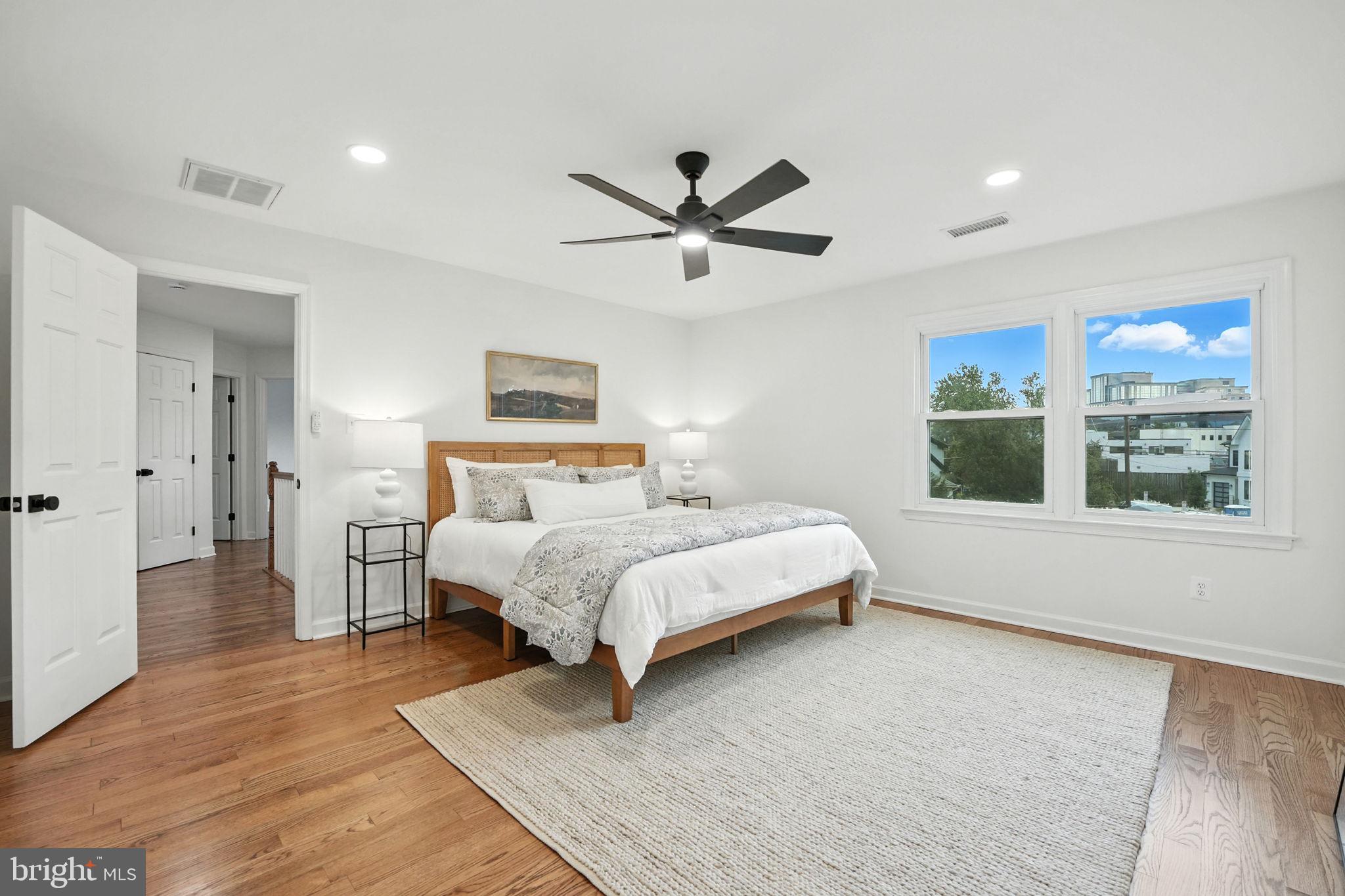 LYON VILLAGE - Residential