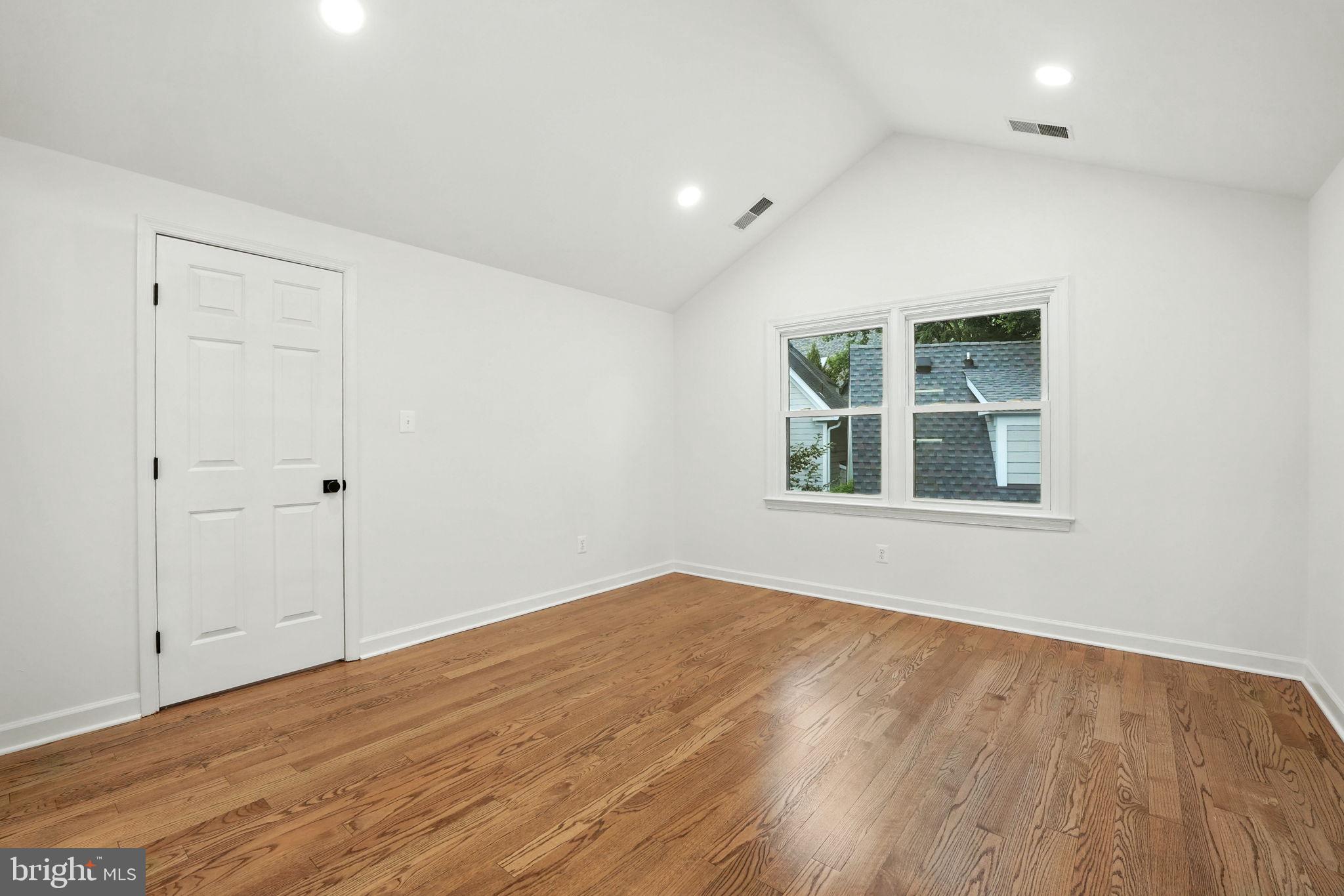 LYON VILLAGE - Residential