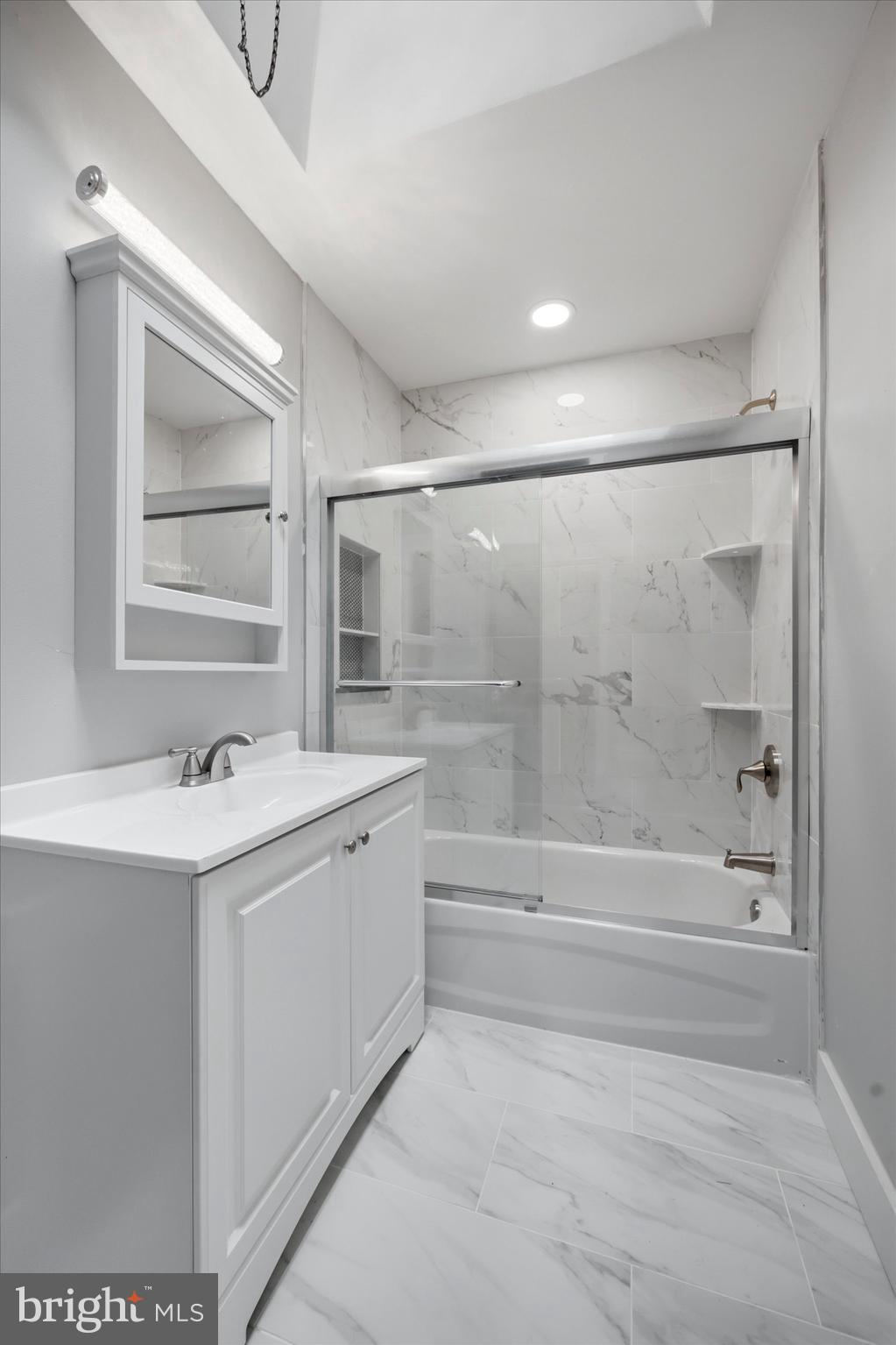 WALNUT HILL - Residential