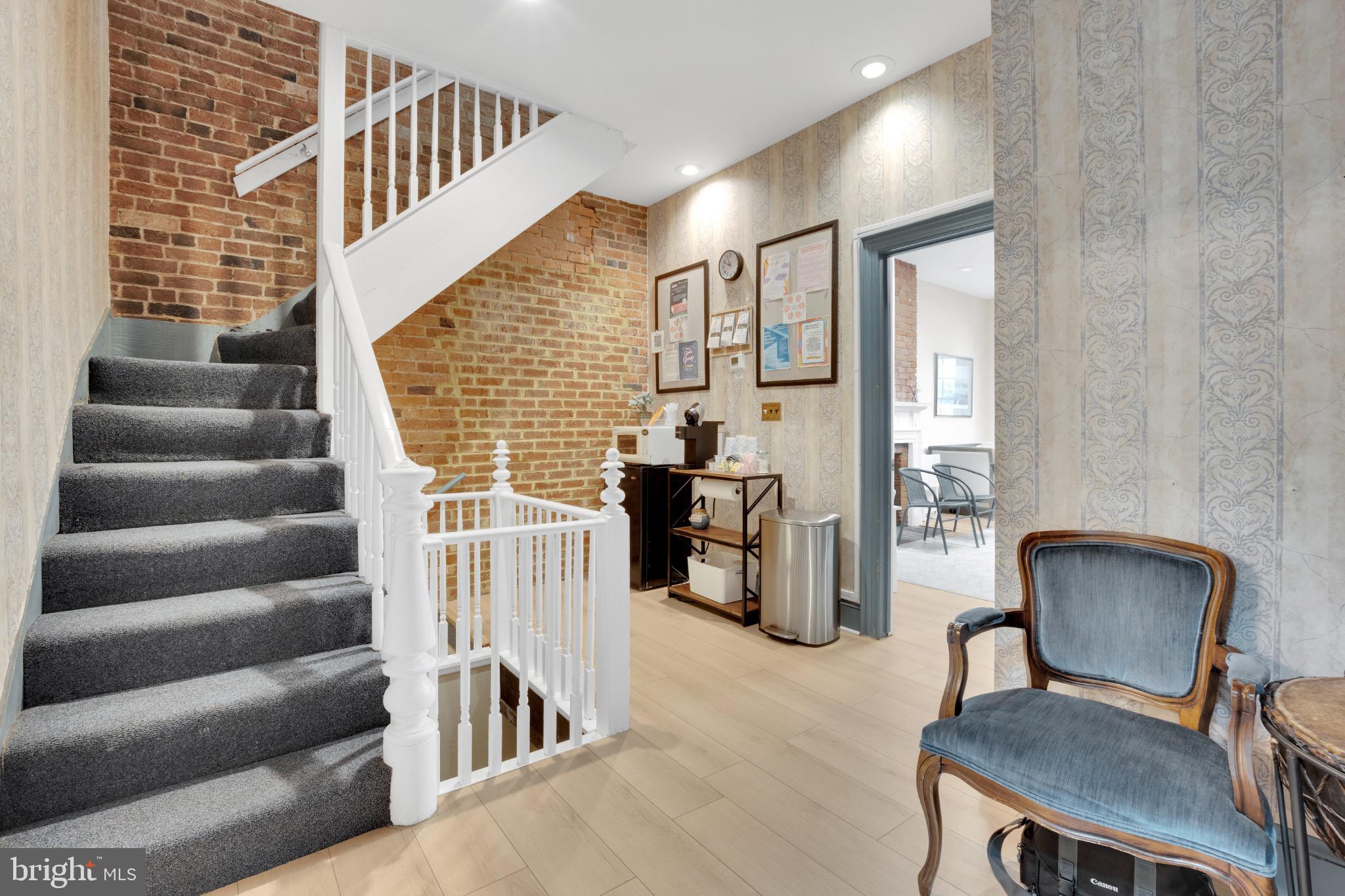 OLD TOWN ALEXANDRIA - Commercial Sale