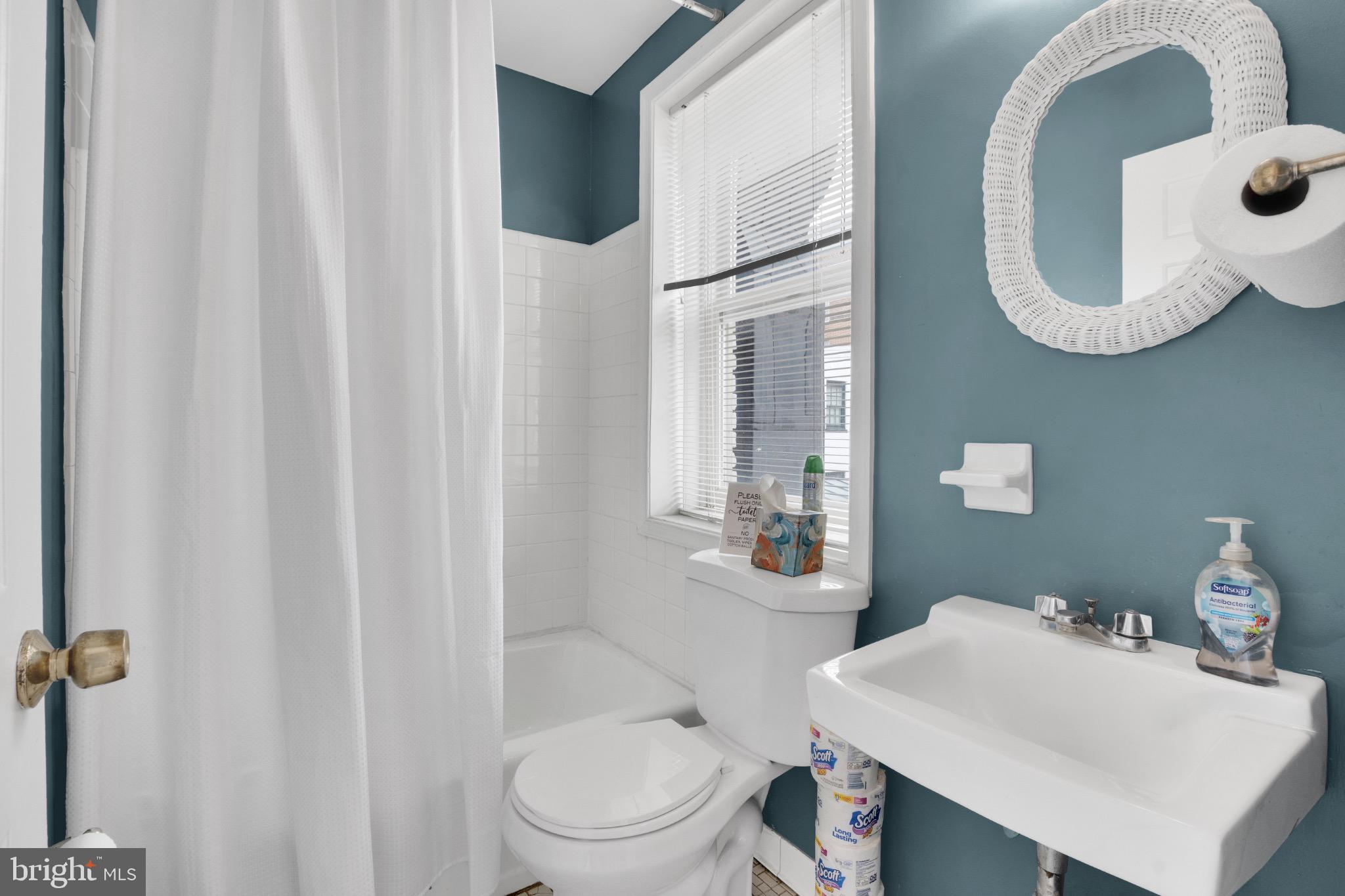 OLD TOWN ALEXANDRIA - Commercial Sale