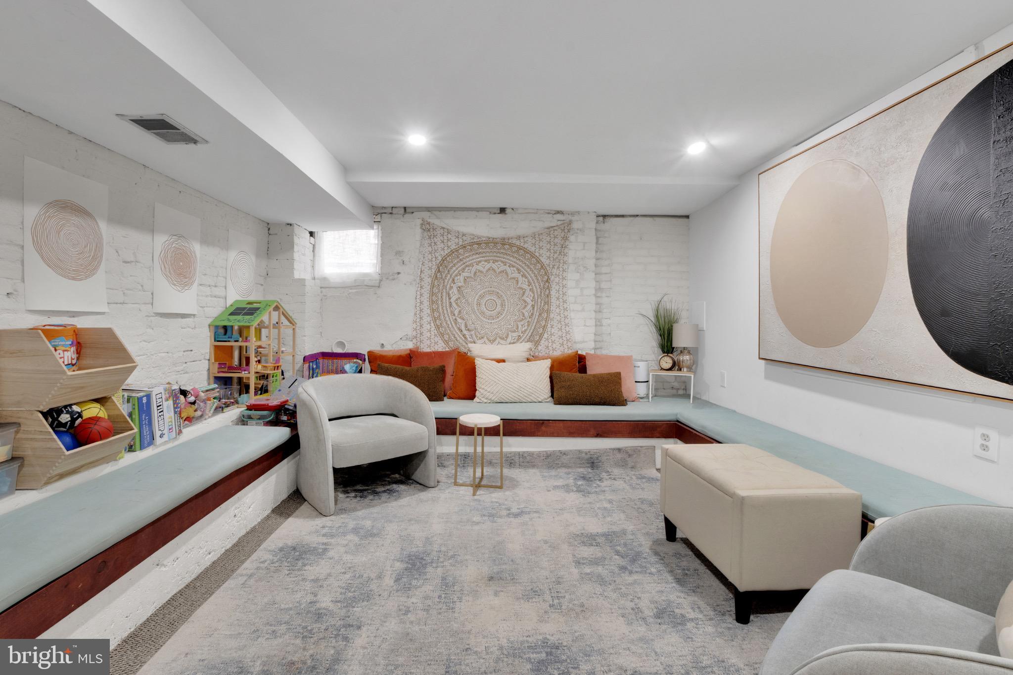 OLD TOWN ALEXANDRIA - Commercial Sale