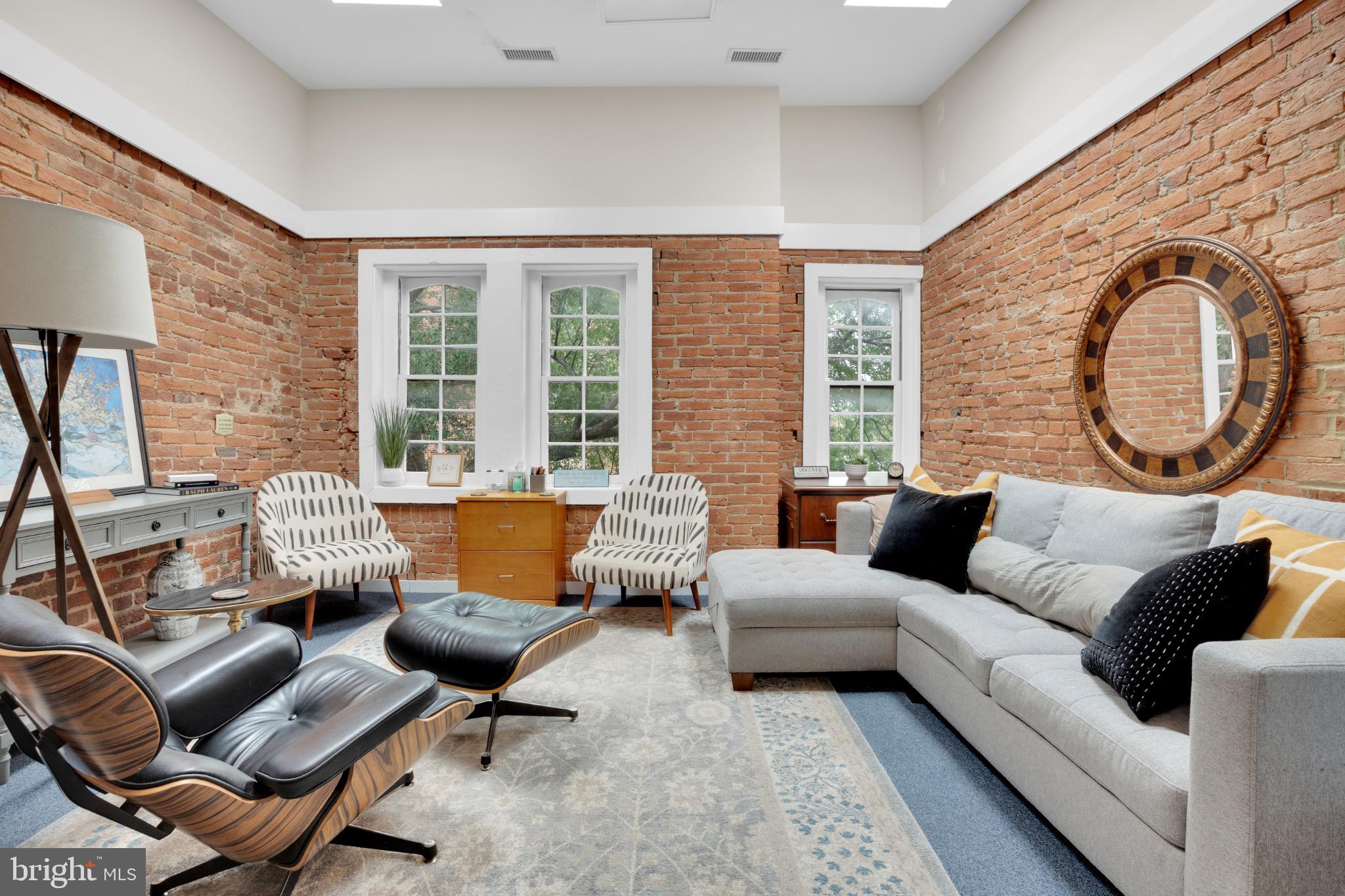 OLD TOWN ALEXANDRIA - Commercial Sale