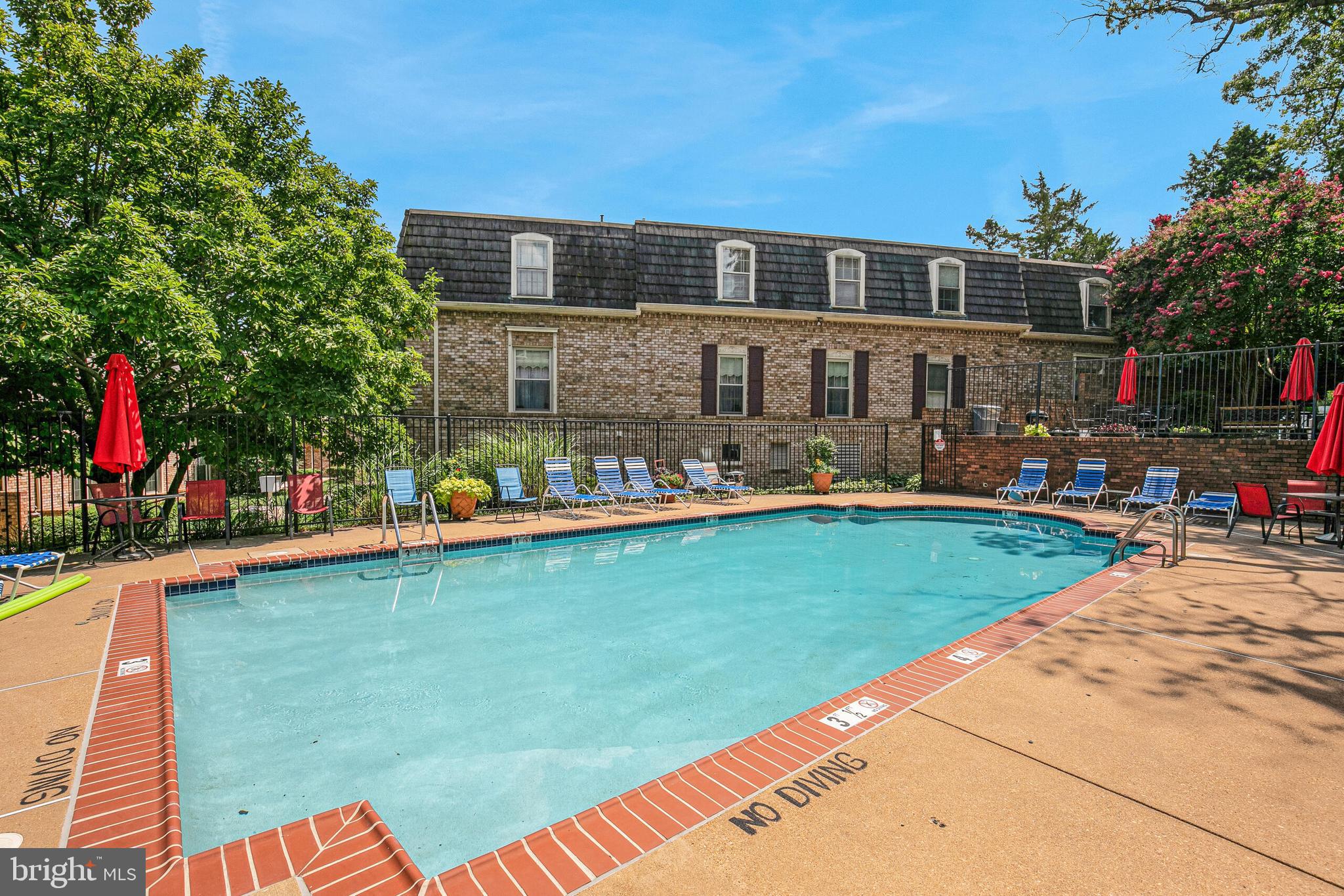 CHATEAUX CONDO - Residential