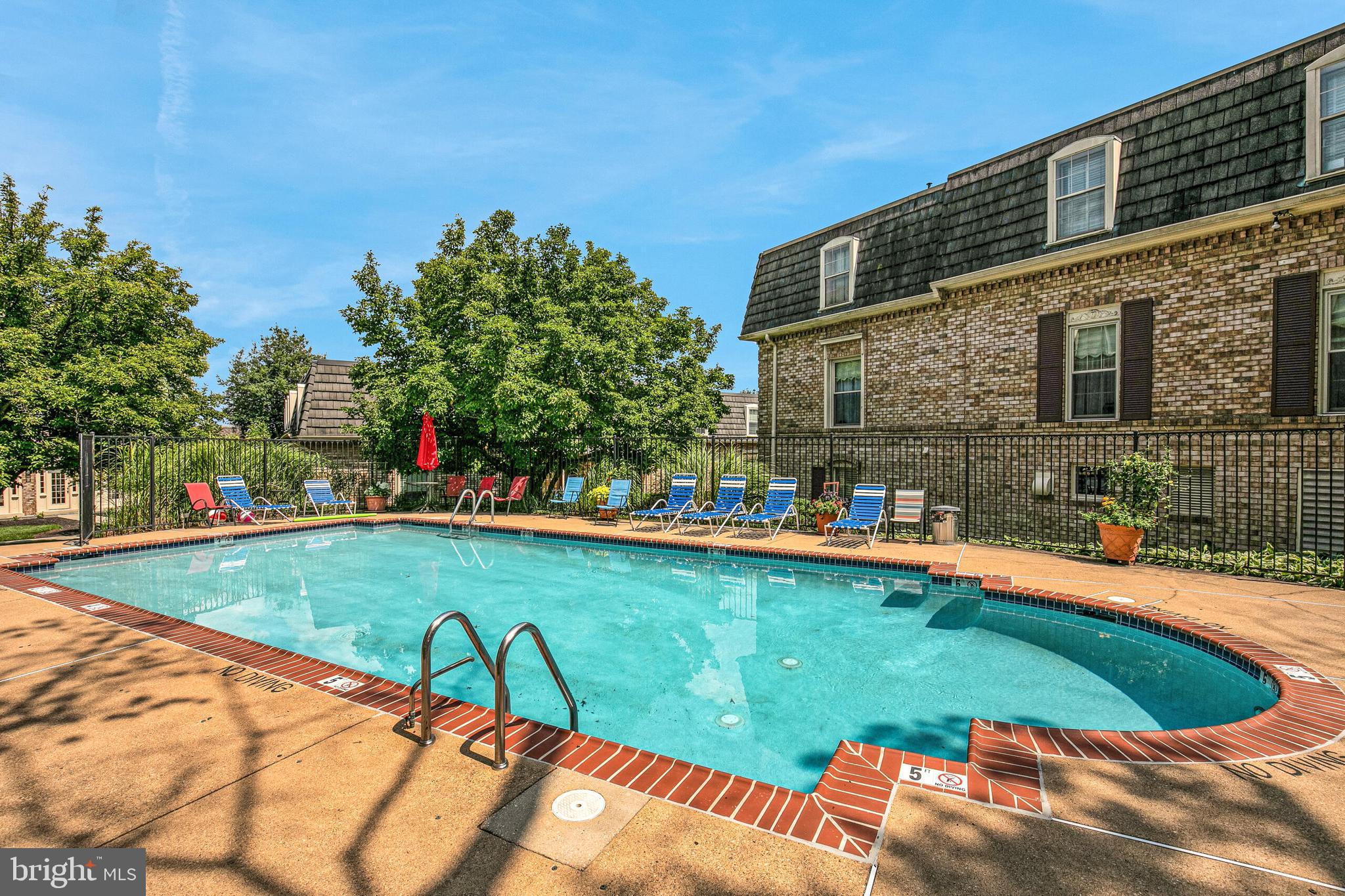 CHATEAUX CONDO - Residential