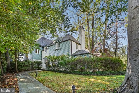 Photo of 3112 Rolling Road, CHEVY CHASE, MD 20815 (MLS # MDMC2196042)