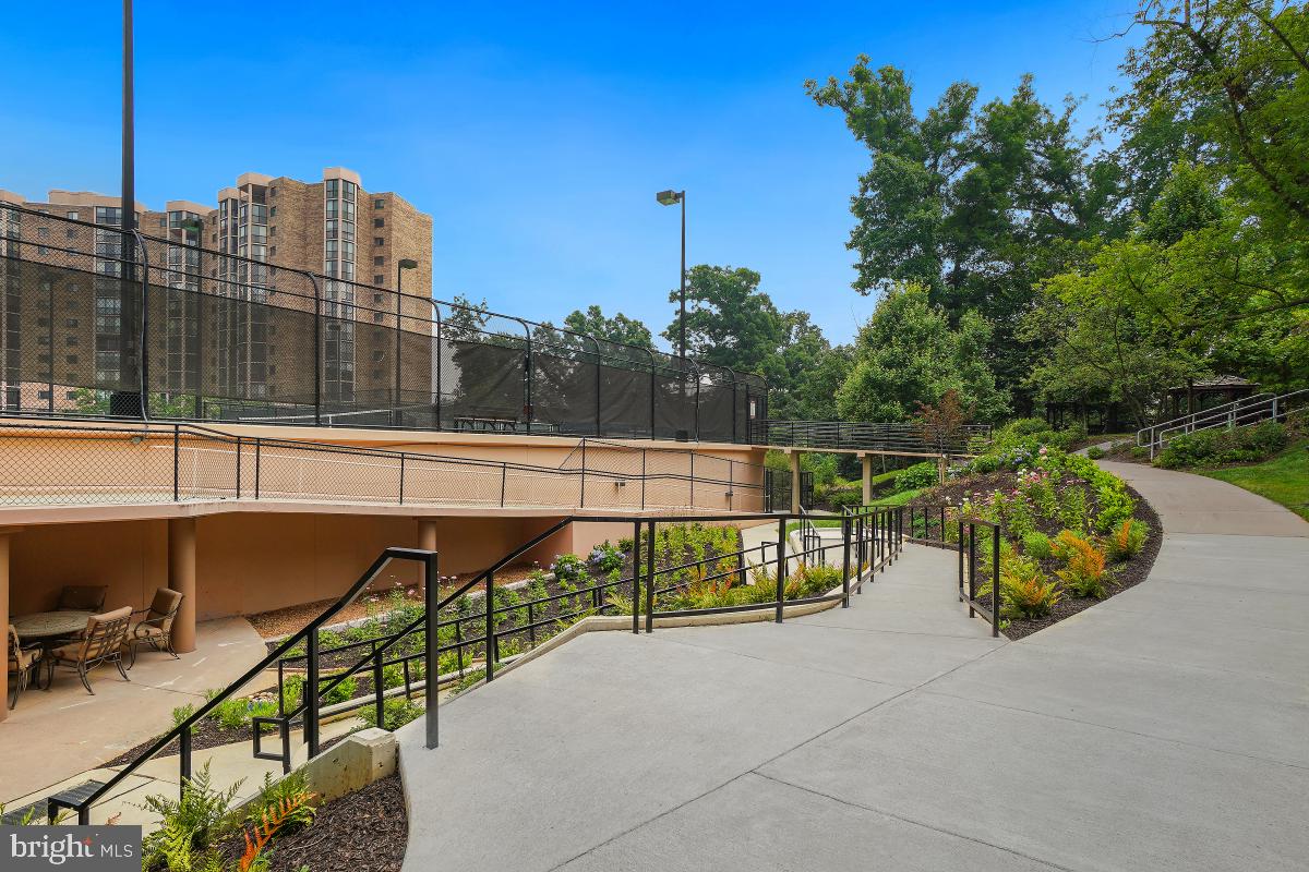 MONTEBELLO - Residential