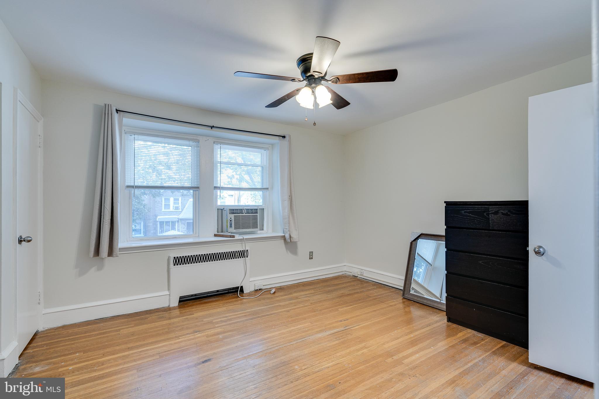 CRESCENTVILLE - Residential