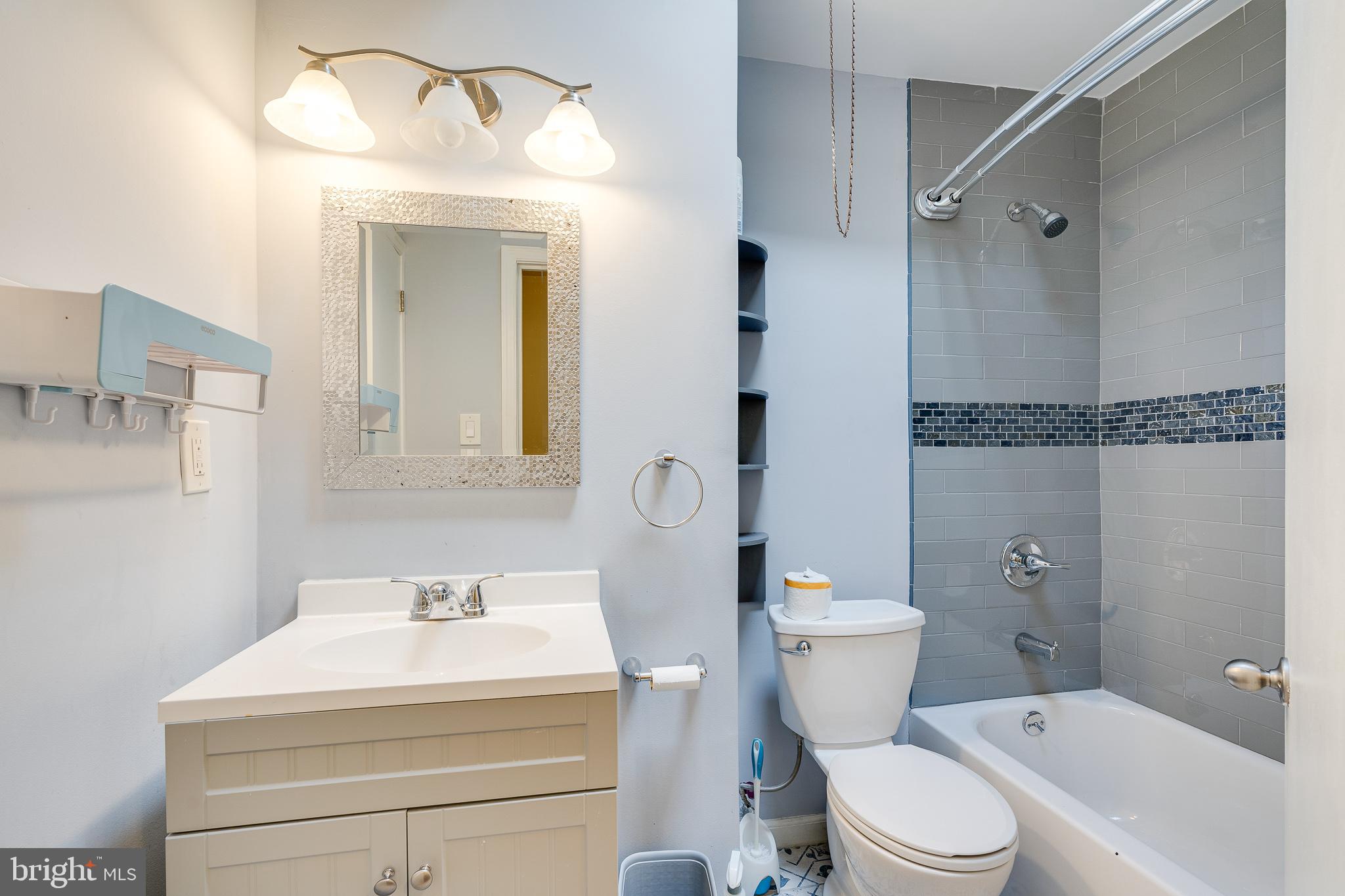 CRESCENTVILLE - Residential