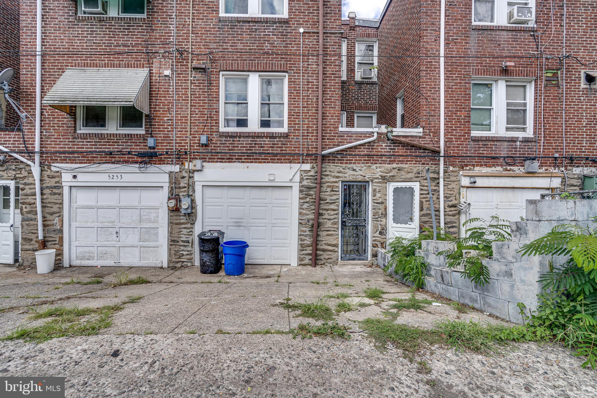 CRESCENTVILLE - Residential