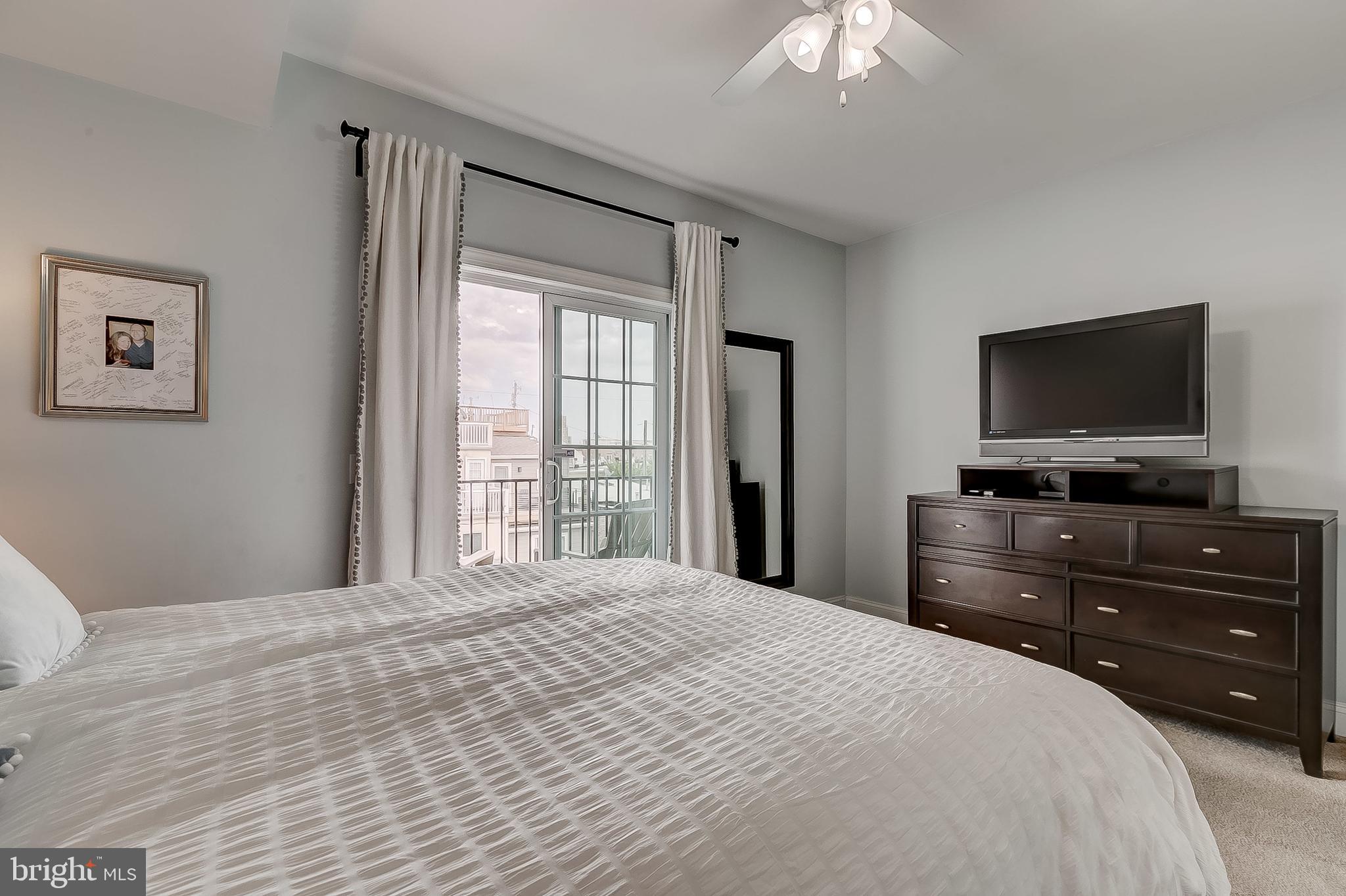 LOCUST POINT - Residential