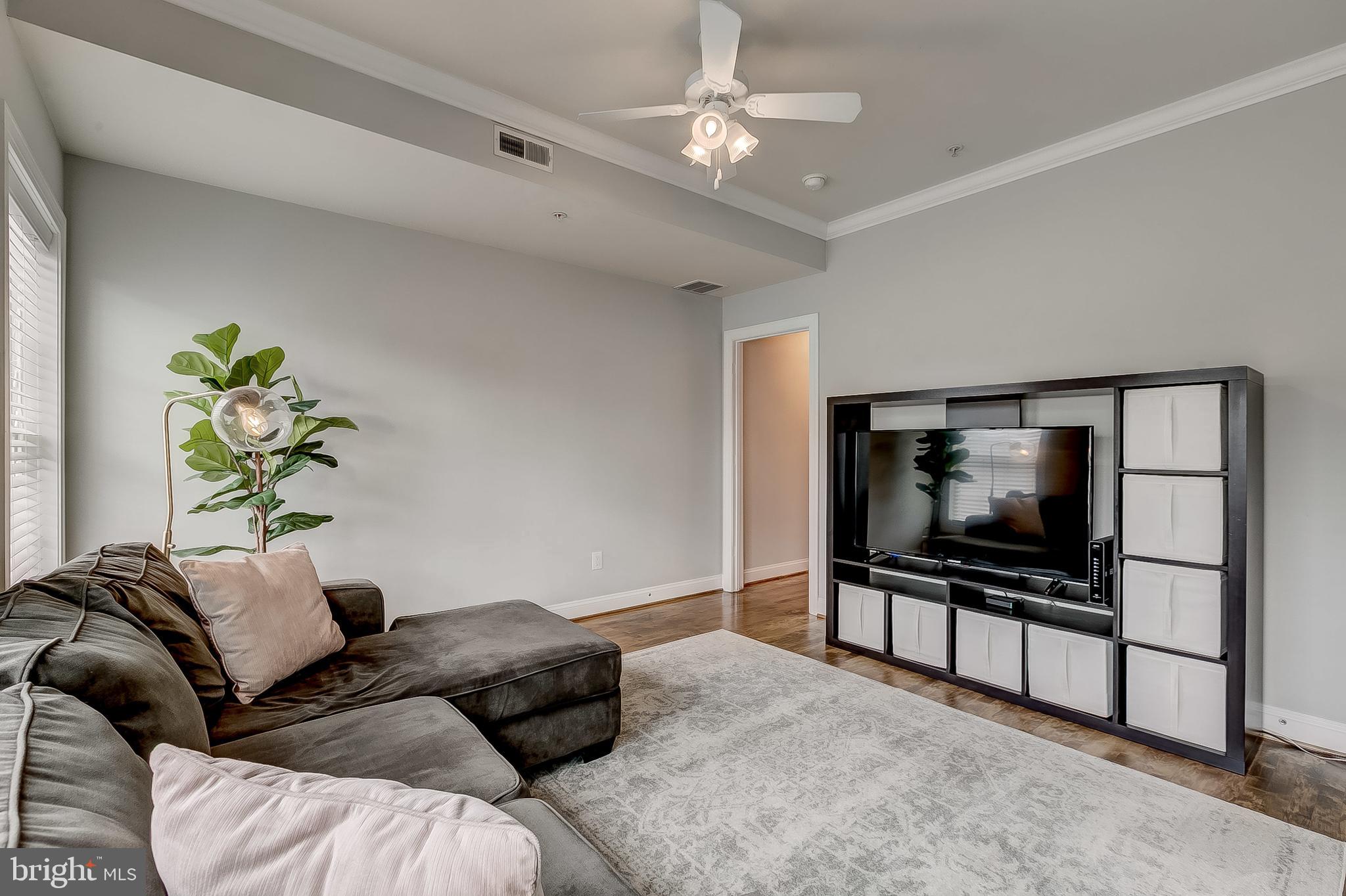 LOCUST POINT - Residential