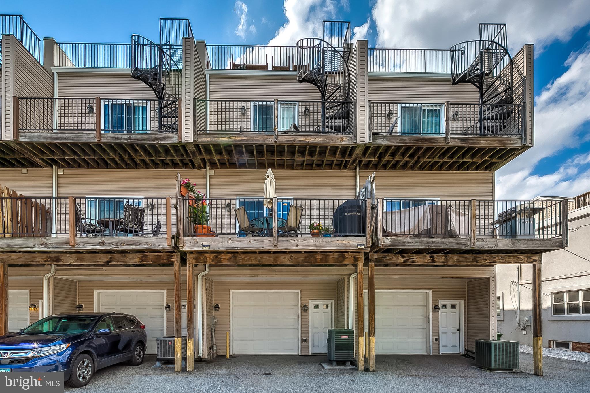 LOCUST POINT - Residential