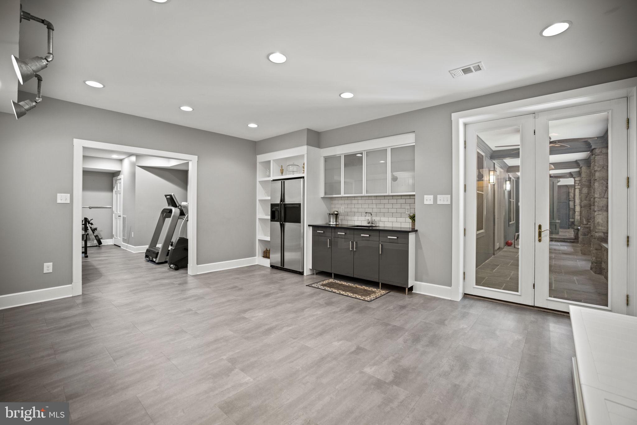 MERRY GO ROUND FARM - Residential