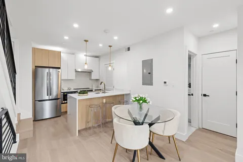 MLS: DCDC2196914