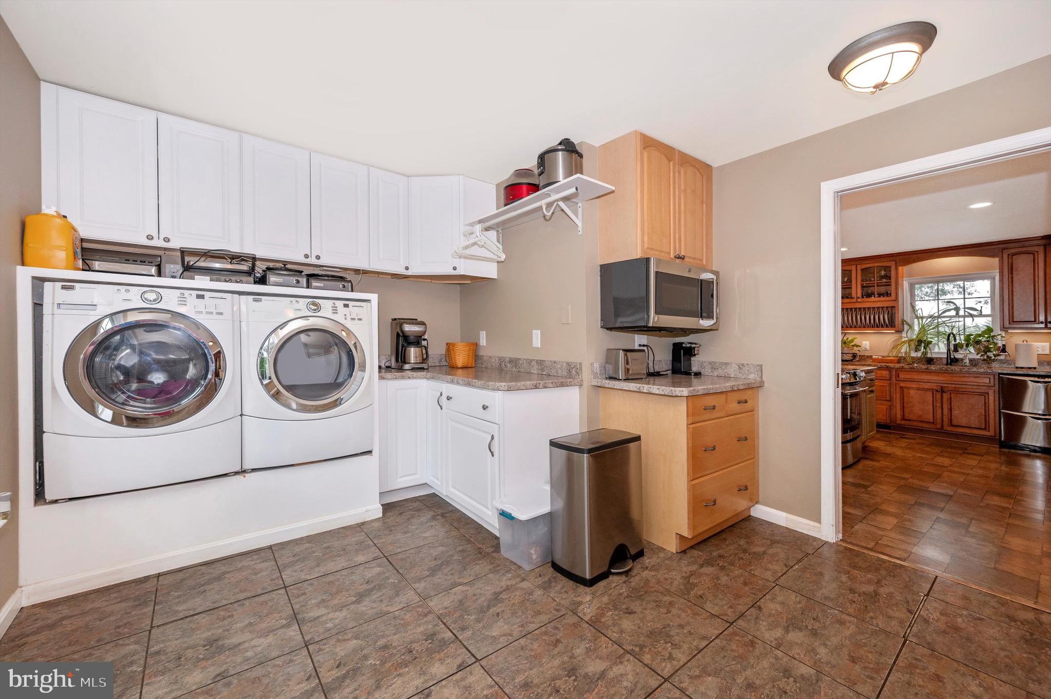 HOLLOW ESTATES - Residential