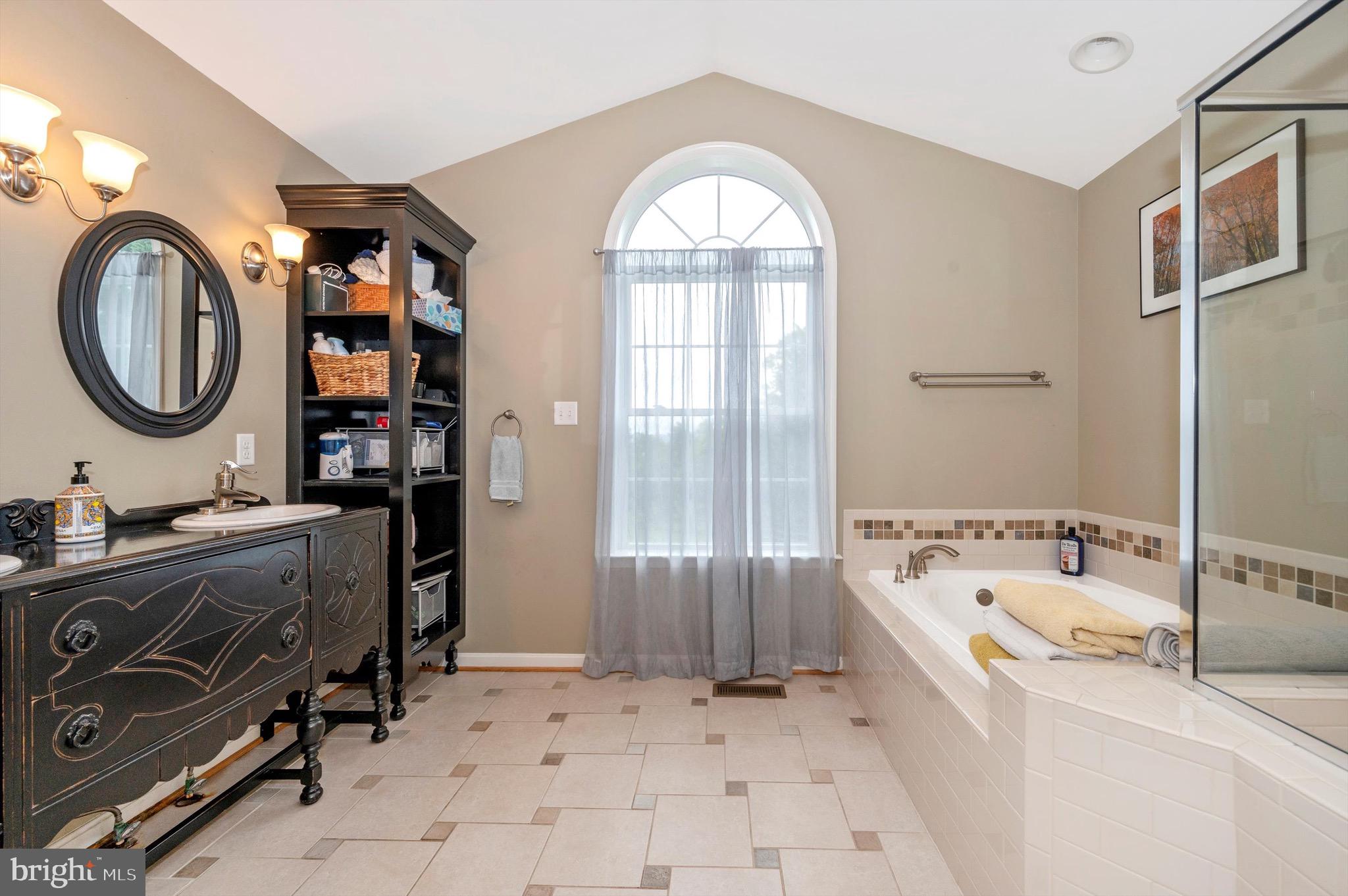 HOLLOW ESTATES - Residential