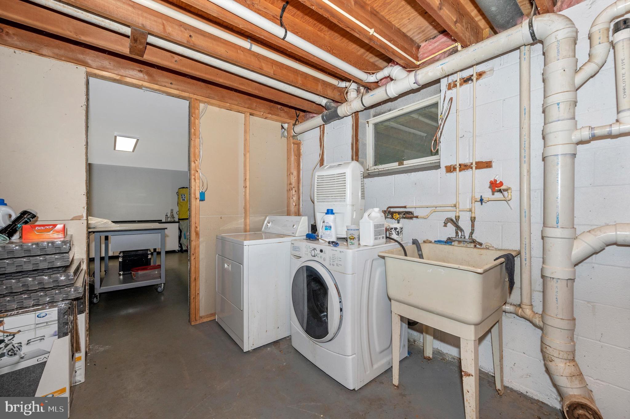 HOLLOW ESTATES - Residential