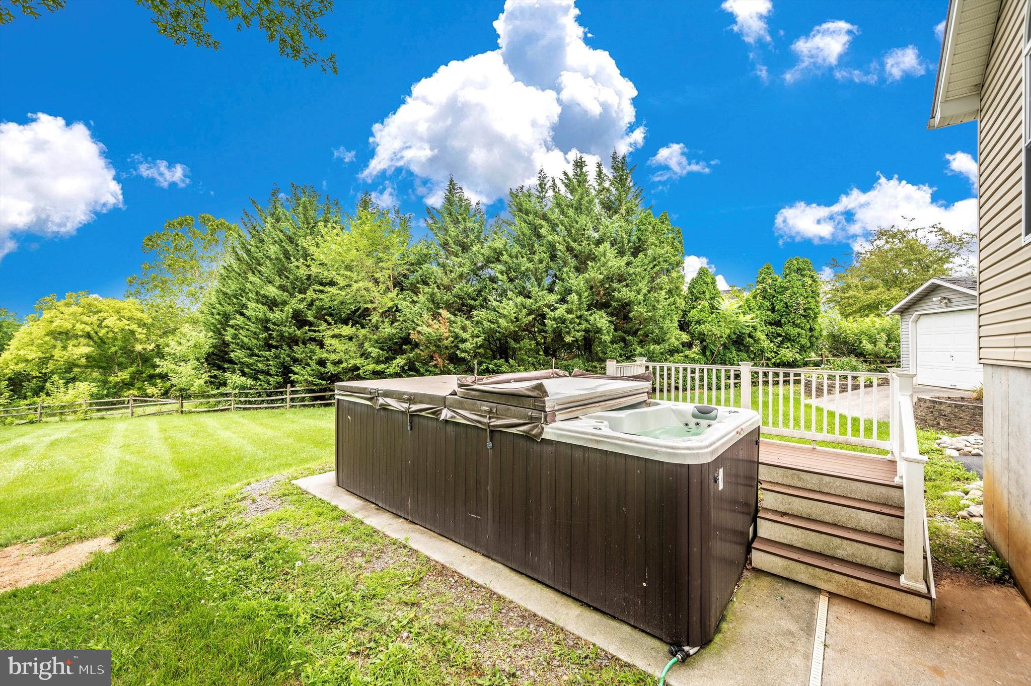 HOLLOW ESTATES - Residential