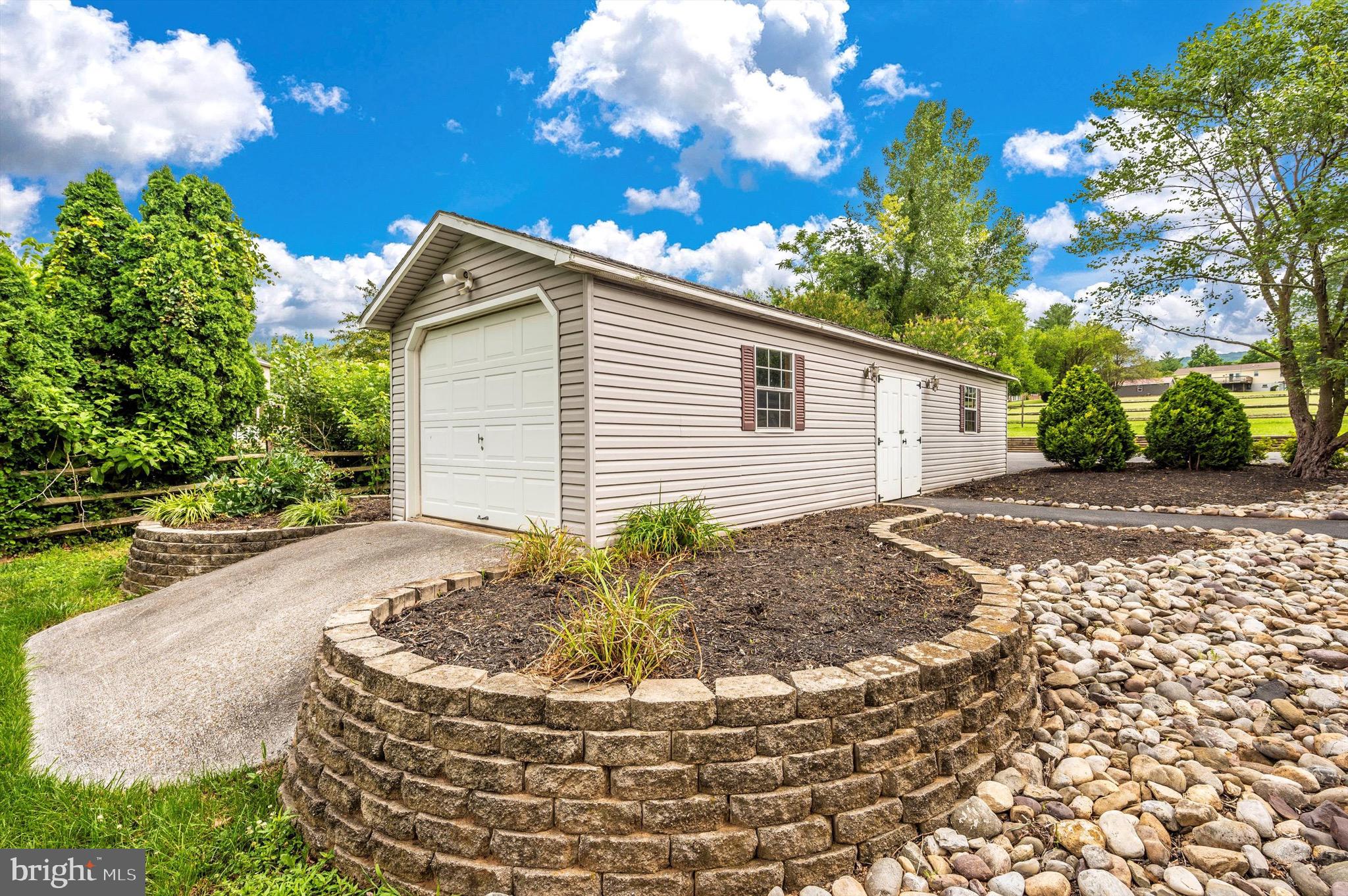 HOLLOW ESTATES - Residential