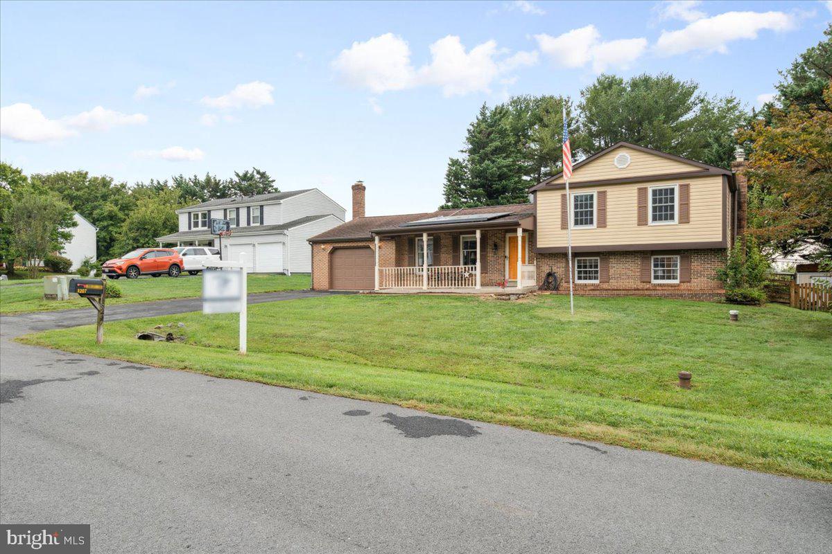 8207 REVEILLE COURT