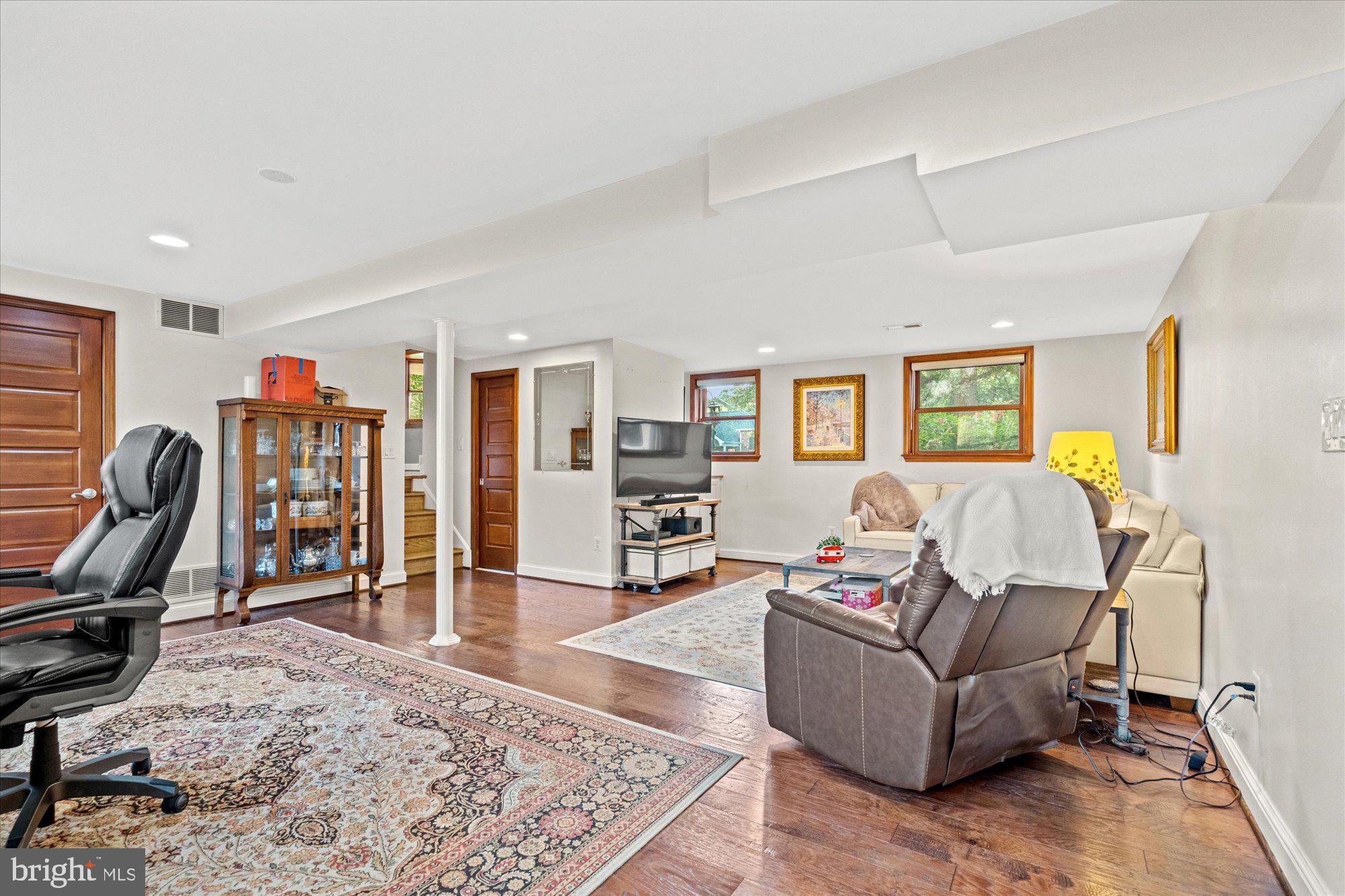 WAYNEWOOD - Residential