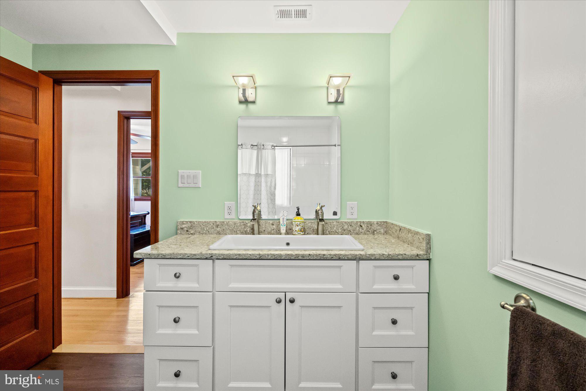 WAYNEWOOD - Residential