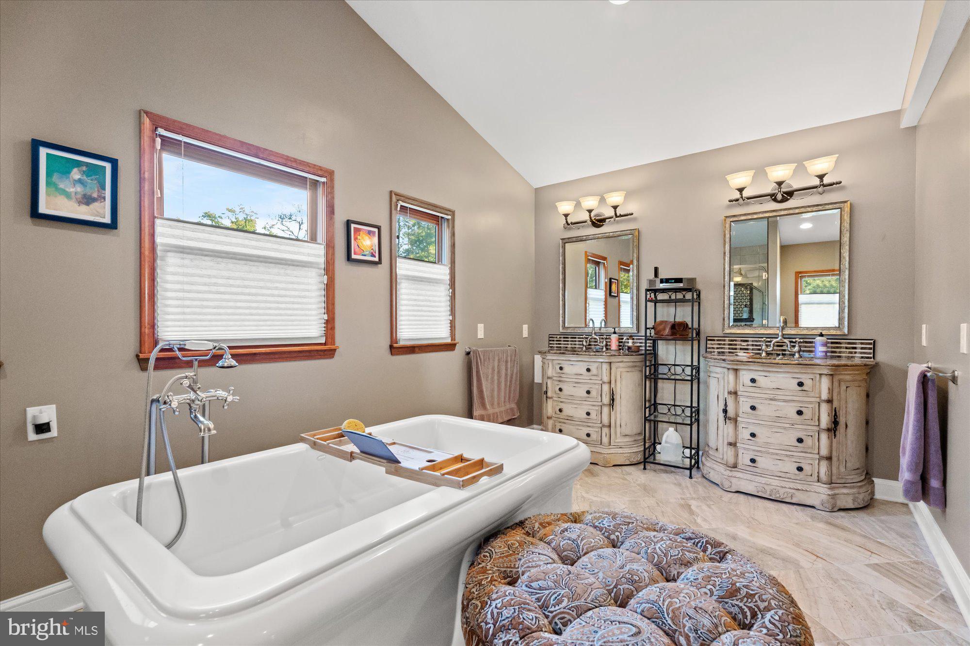 WAYNEWOOD - Residential