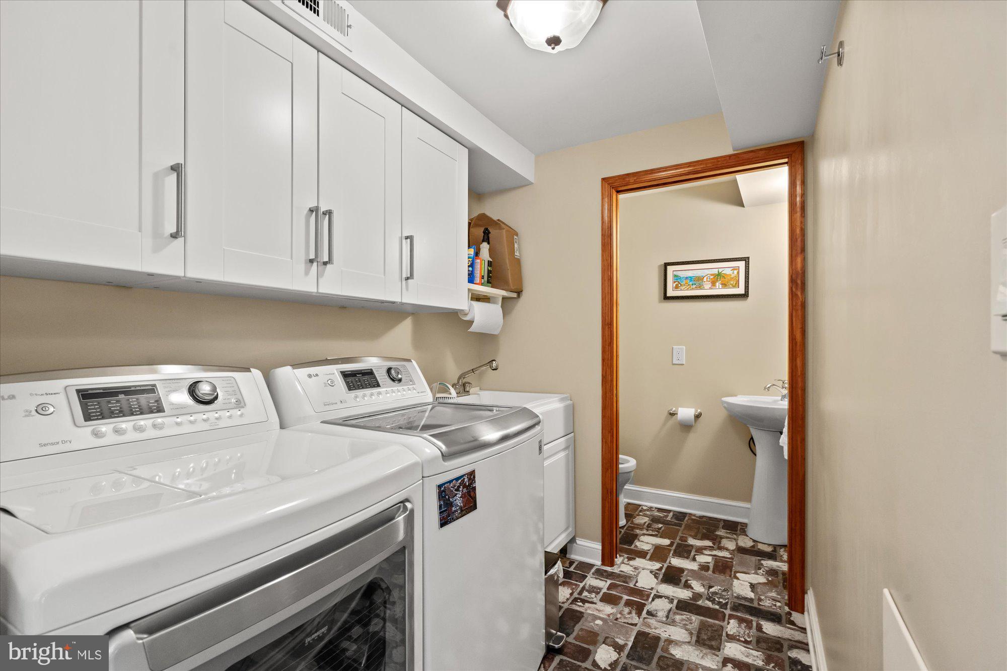 WAYNEWOOD - Residential