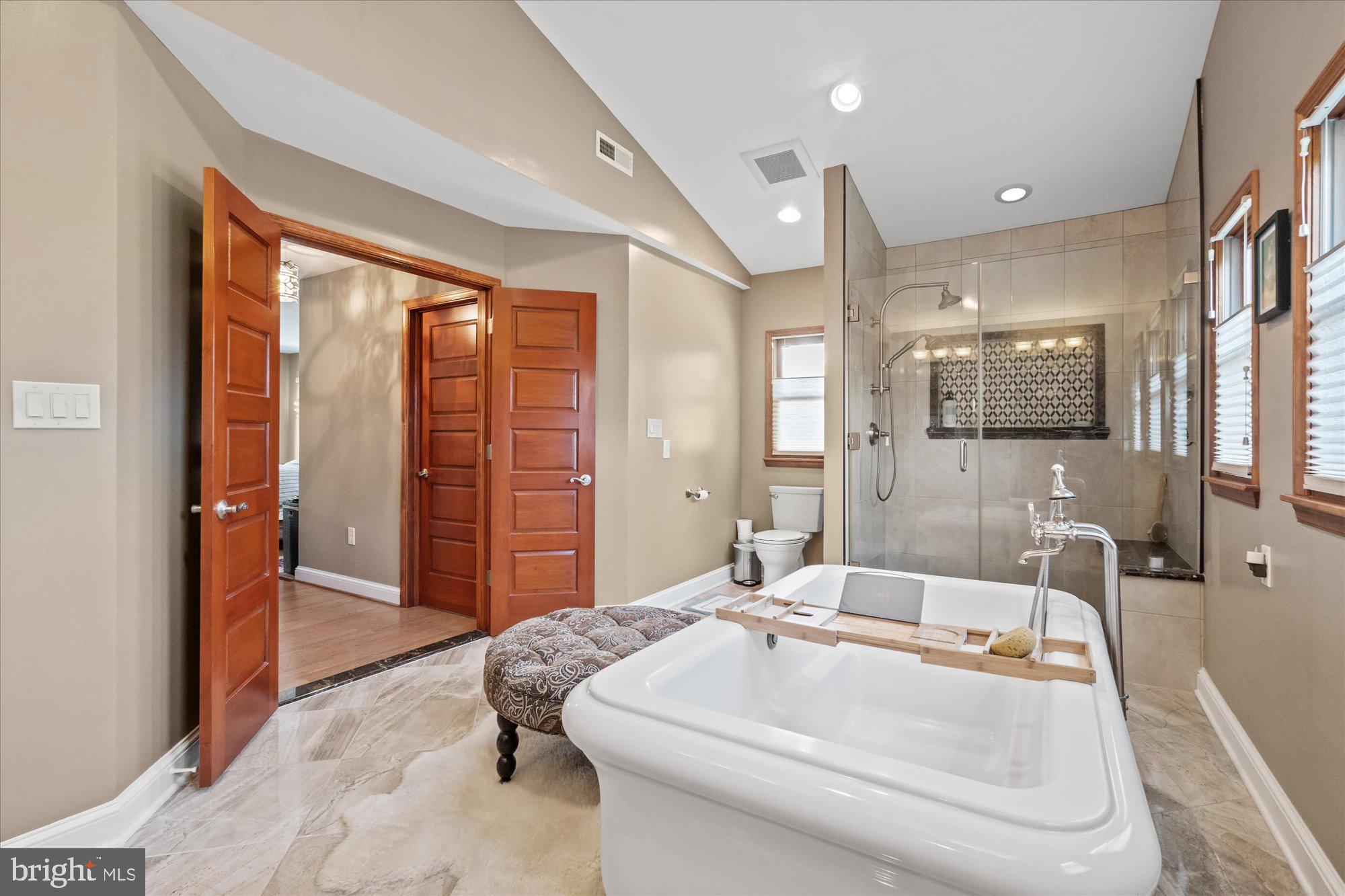 WAYNEWOOD - Residential