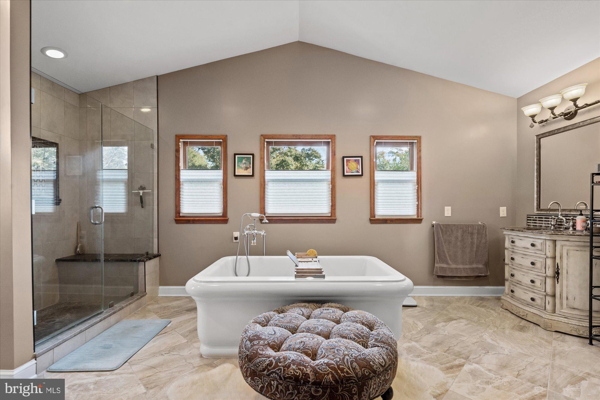 WAYNEWOOD - Residential