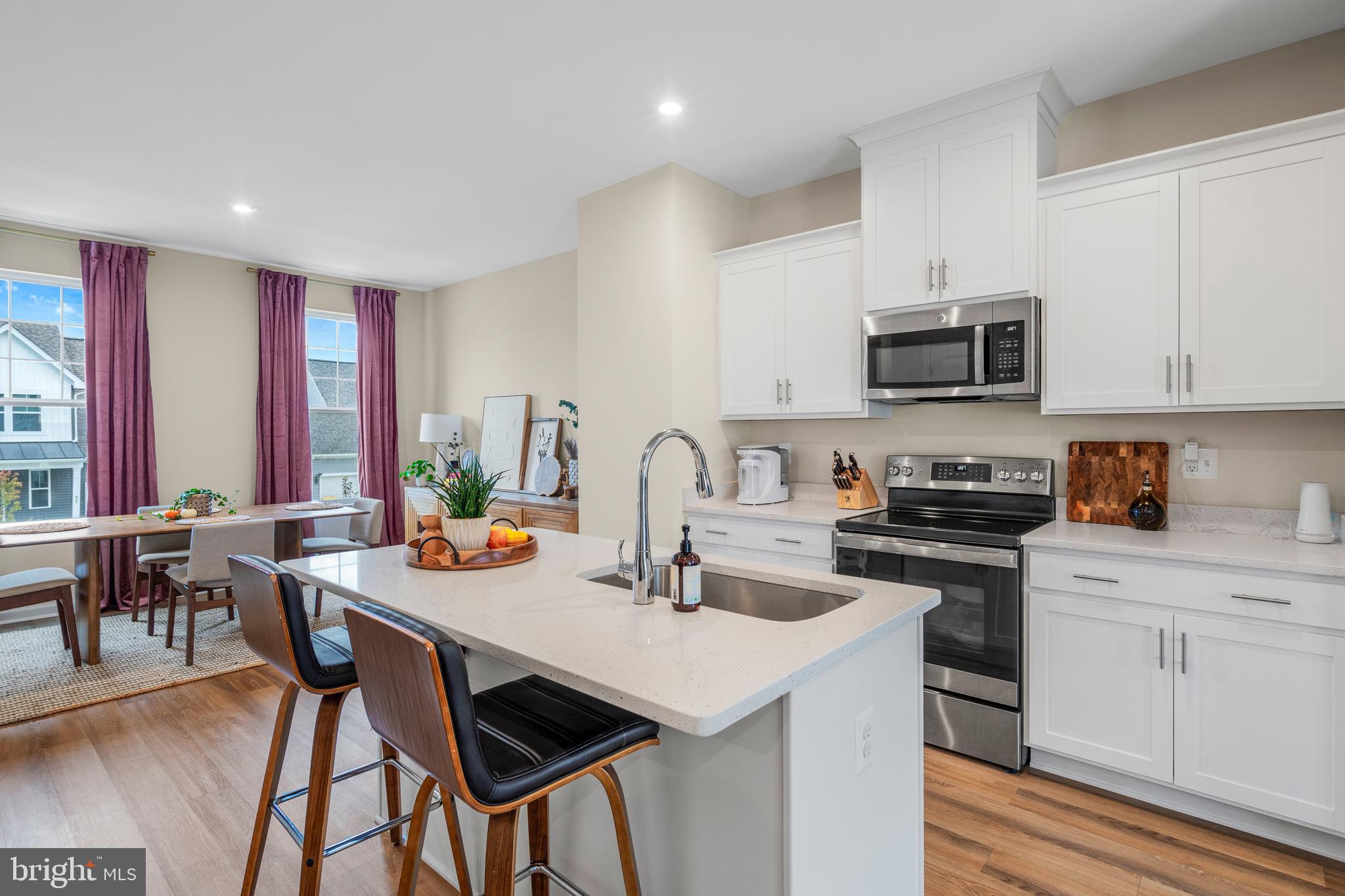 PRESIDENTS POINTE - Residential