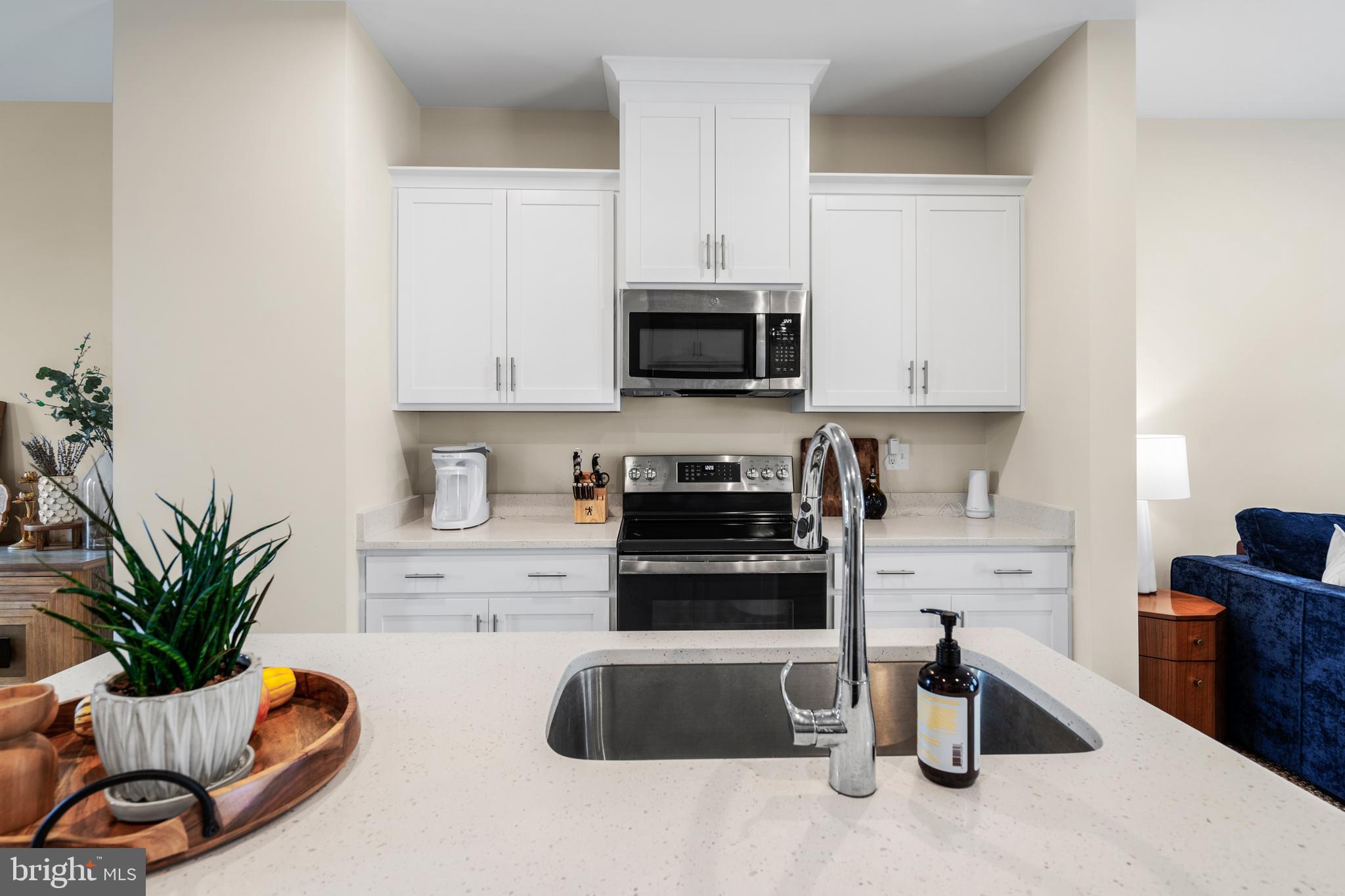 PRESIDENTS POINTE - Residential