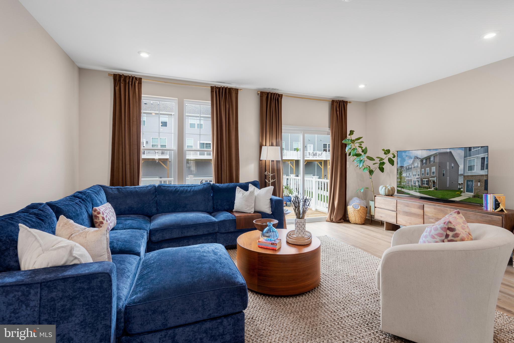 PRESIDENTS POINTE - Residential