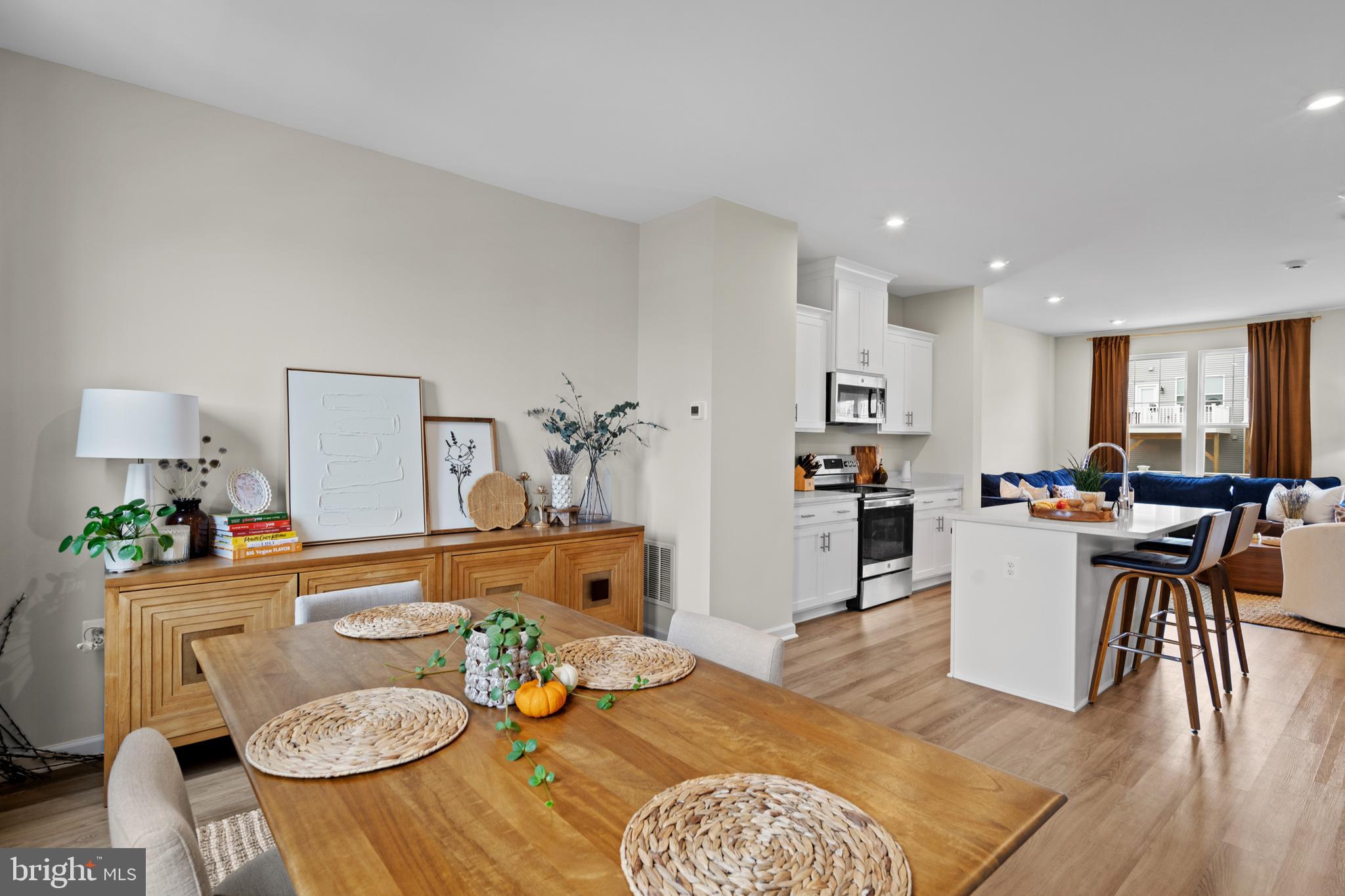 PRESIDENTS POINTE - Residential