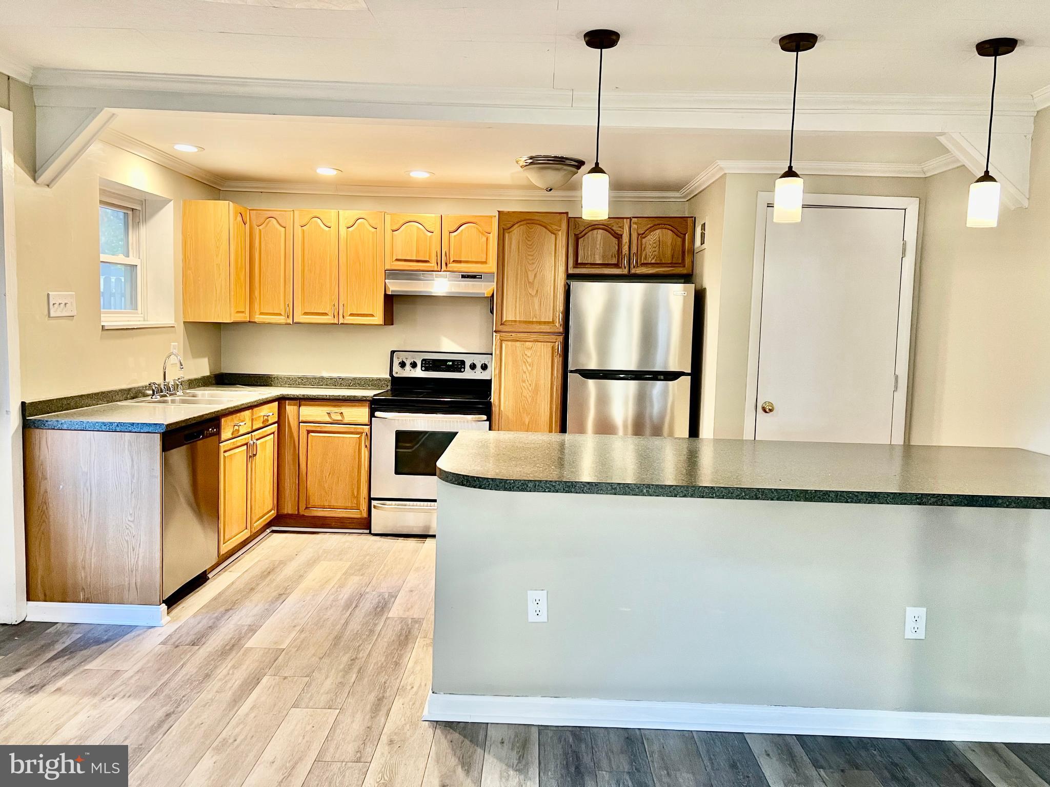 AVALON SHORES - Residential Lease