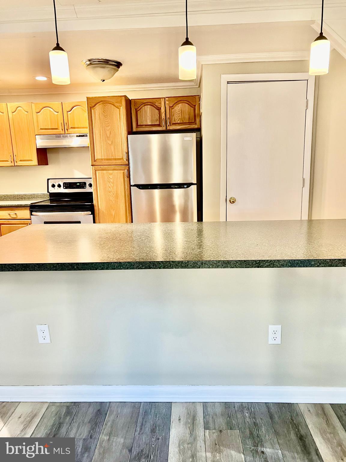 AVALON SHORES - Residential Lease