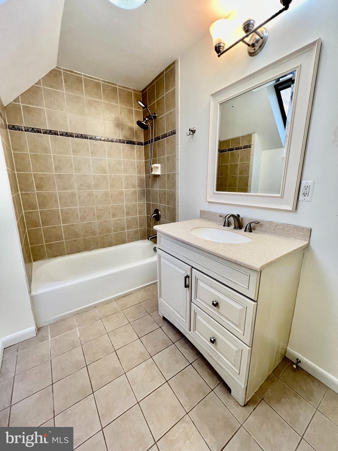 AVALON SHORES - Residential Lease