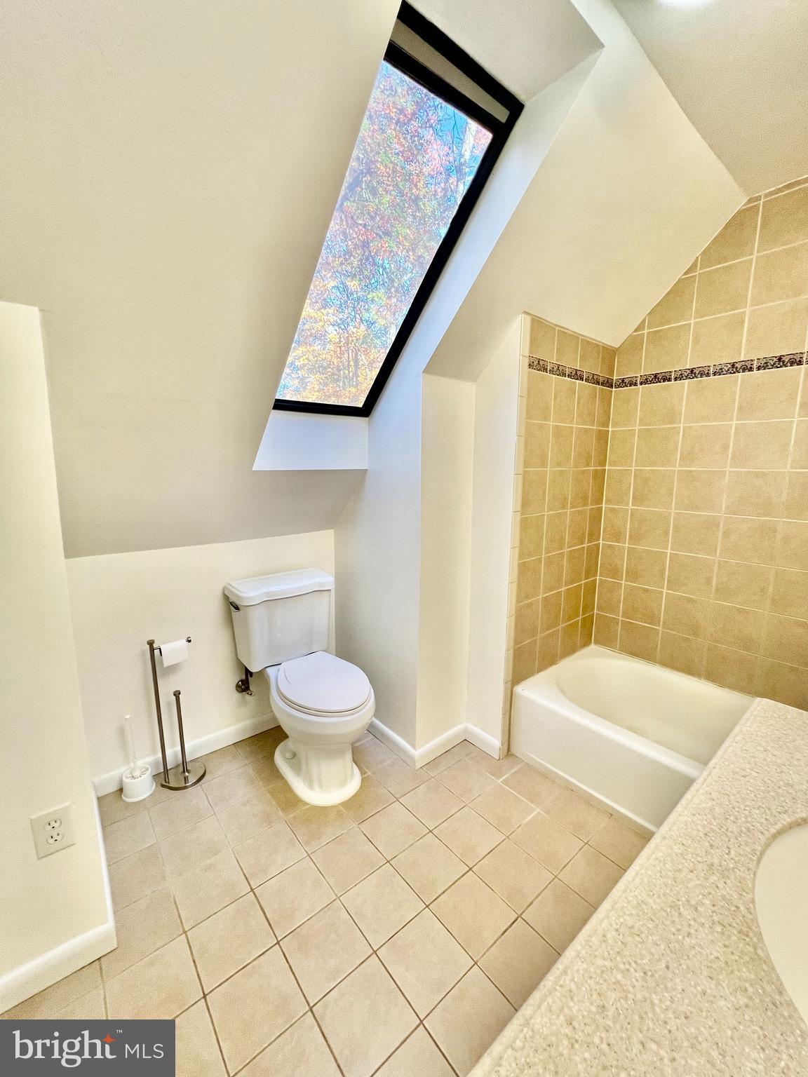 AVALON SHORES - Residential Lease