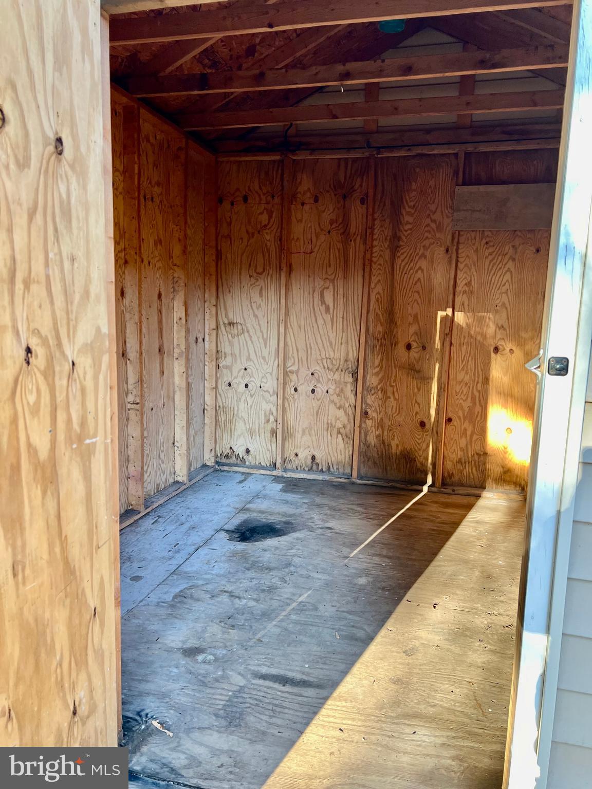 AVALON SHORES - Residential Lease