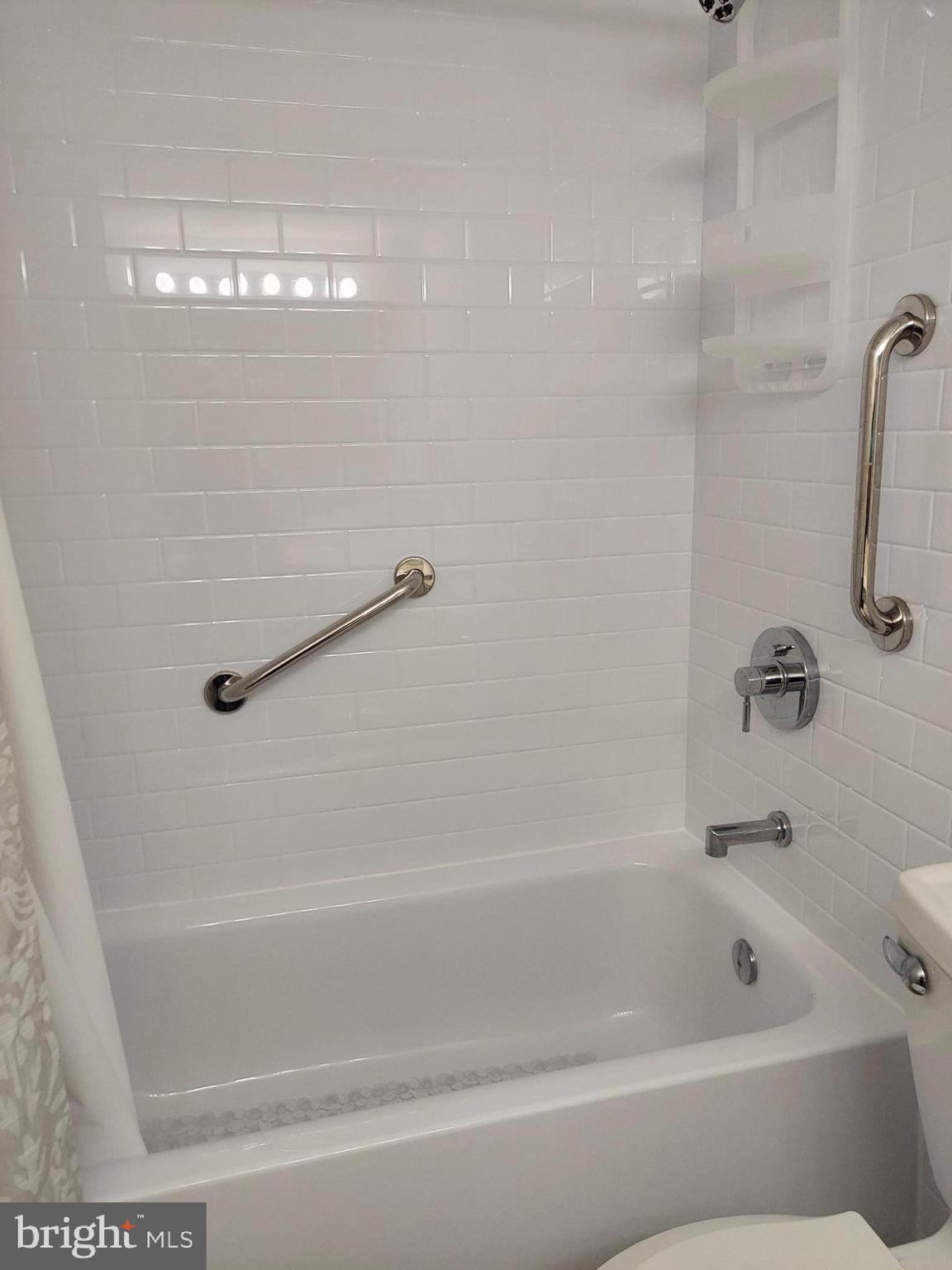 ROTONDA - Residential Lease