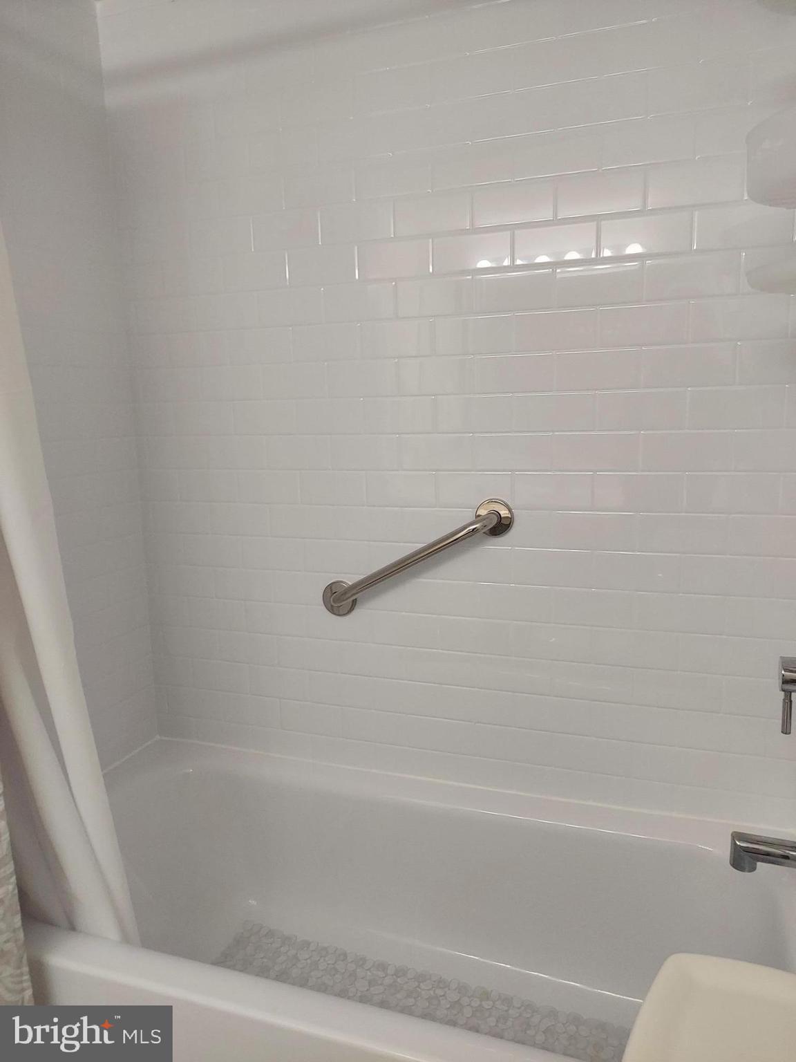 ROTONDA - Residential Lease