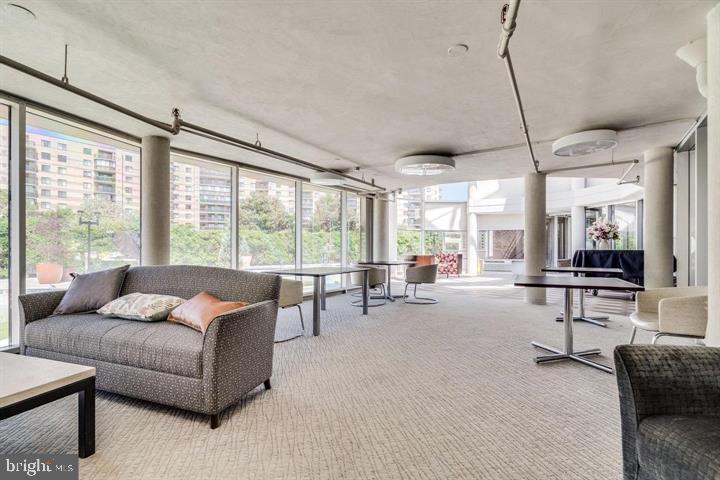 ROTONDA - Residential Lease